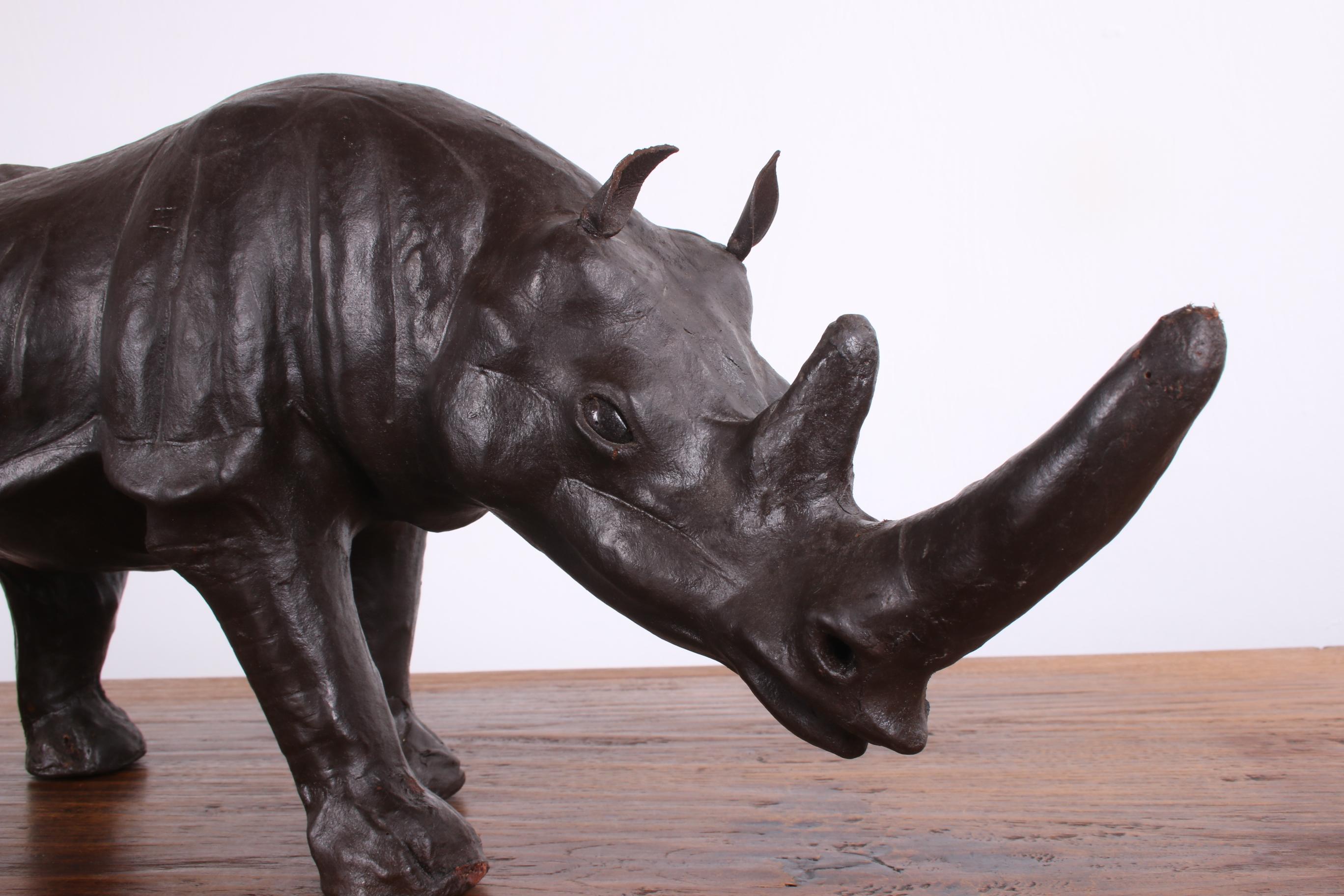 Mid-Century Modern Rhino en cuir anglais ancien fabriqué dans les années 1950 en vente