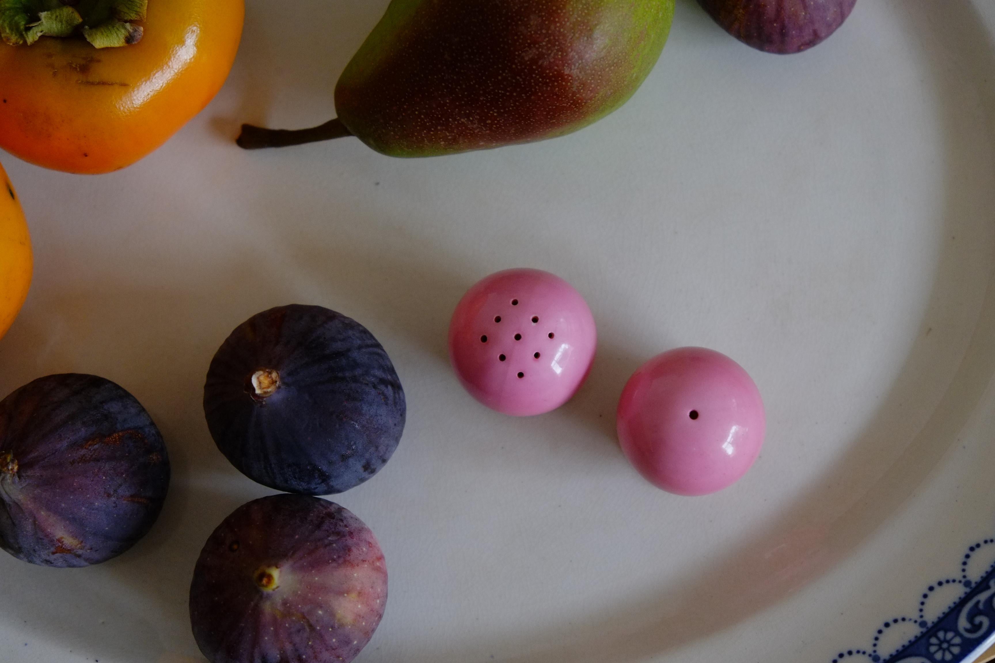 Hand-Painted Old English Miniature Pink Porcelain Salt and Pepper Shakers with 22ct Gold For Sale