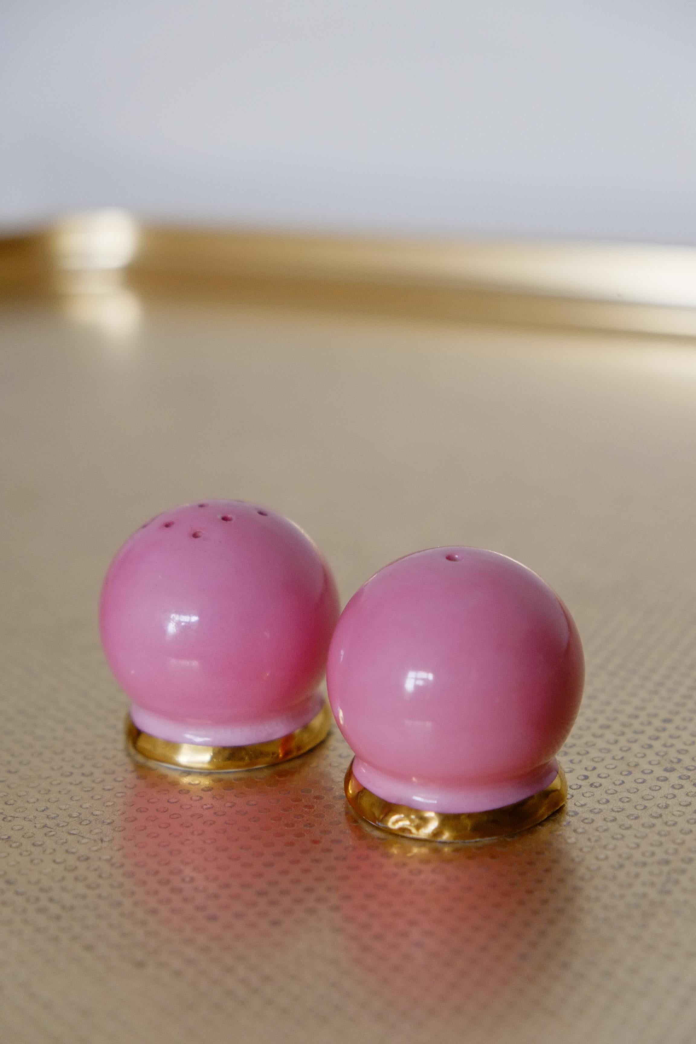 Old English Miniature Pink Porcelain Salt and Pepper Shakers with 22ct Gold For Sale 1