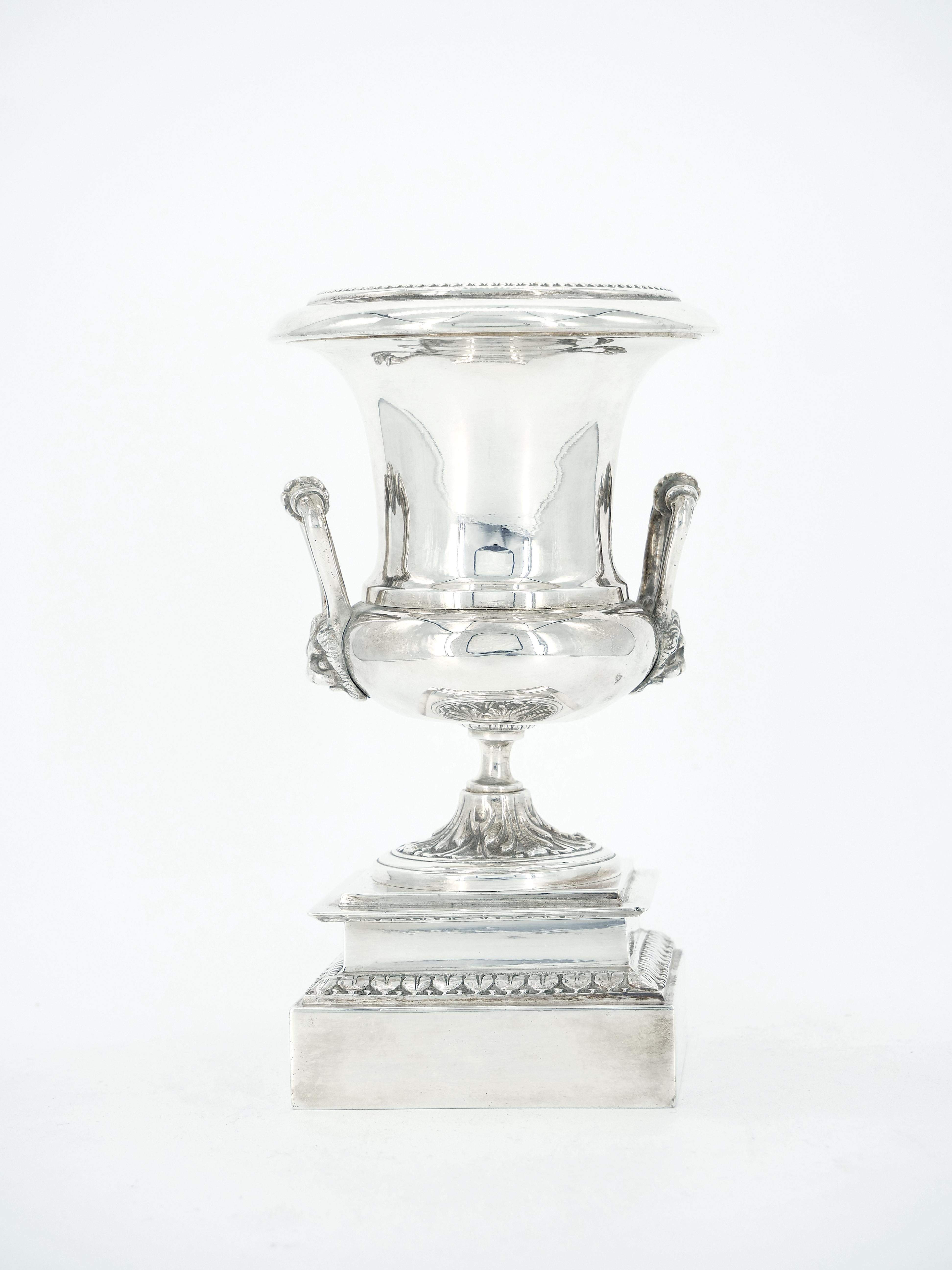 Urna decorativa piccola in argento Old English Sheffeild / Vaso in vendita 2