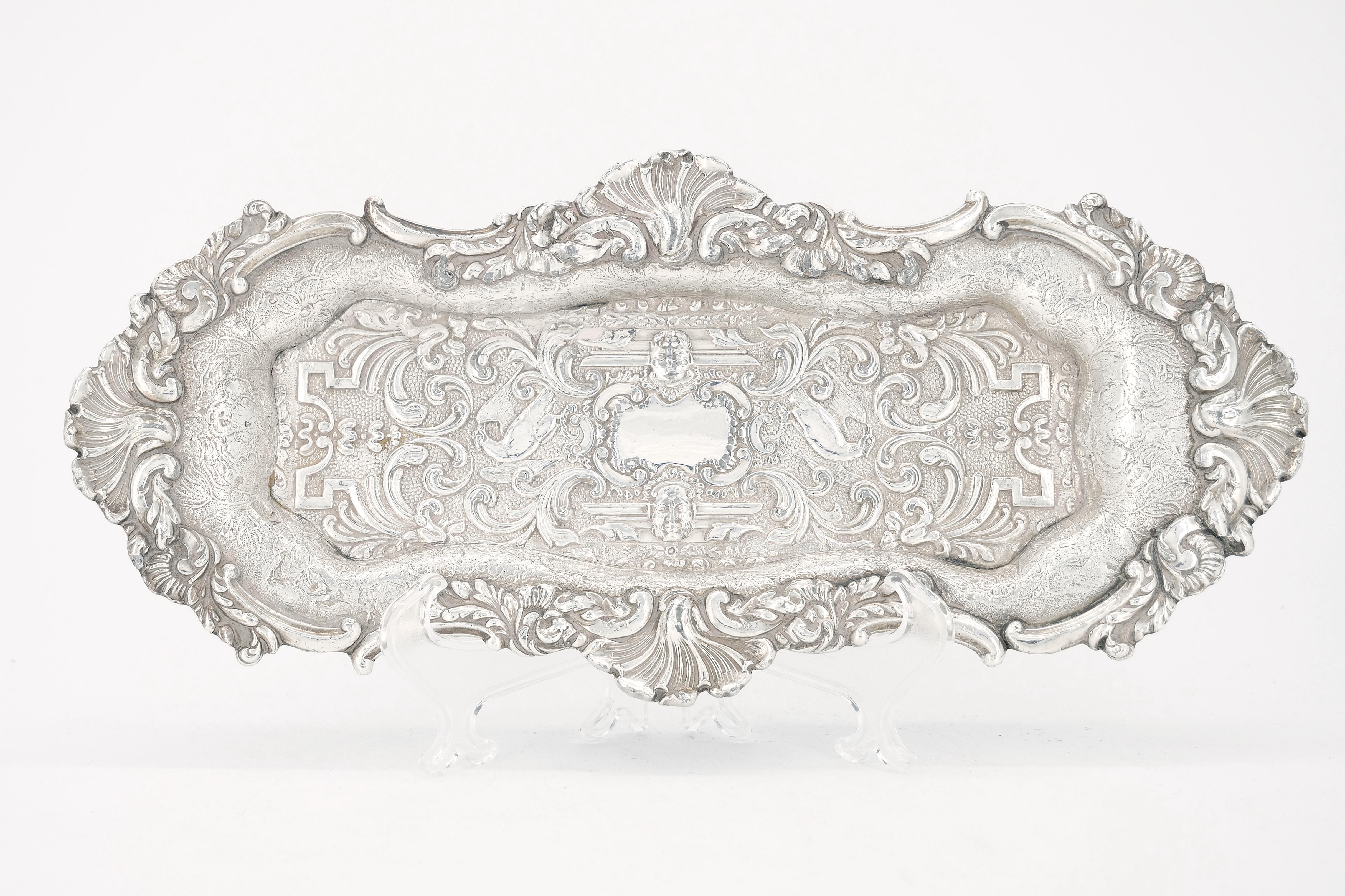 
InOld English Sheffield silver plate oval shape small snuffer tray, where artistry meets functionality in perfect harmony. Prepare to be enchanted by this magnificent masterpiece, meticulously handcrafted to grace your home with an unparalleled