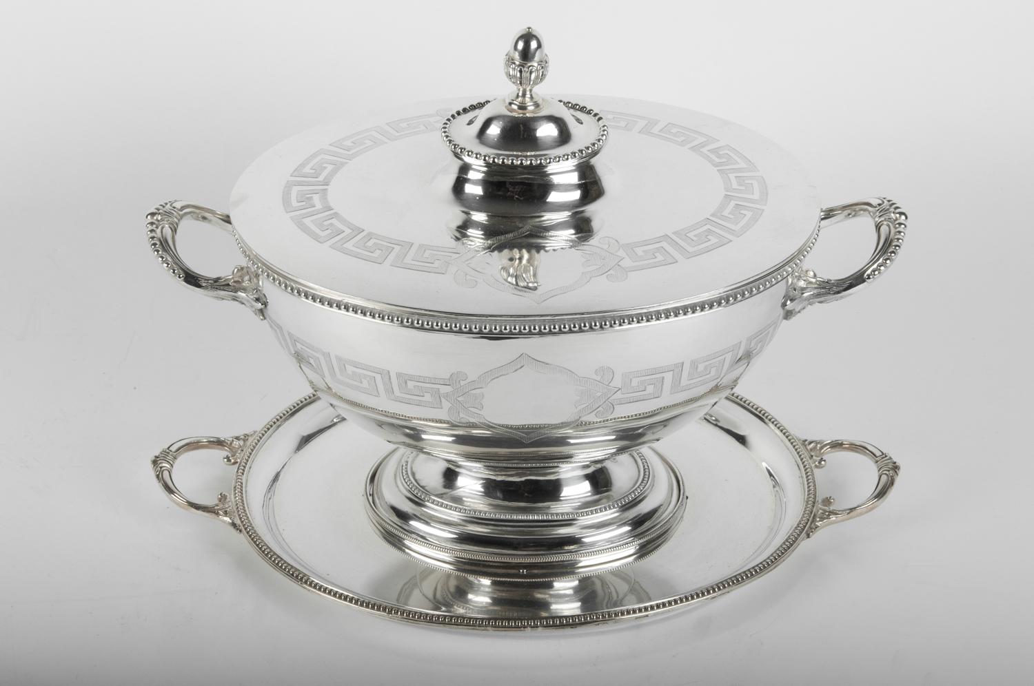 Old English Sheffield Silver Plated / Copper Covered Tureen In Good Condition In Tarry Town, NY