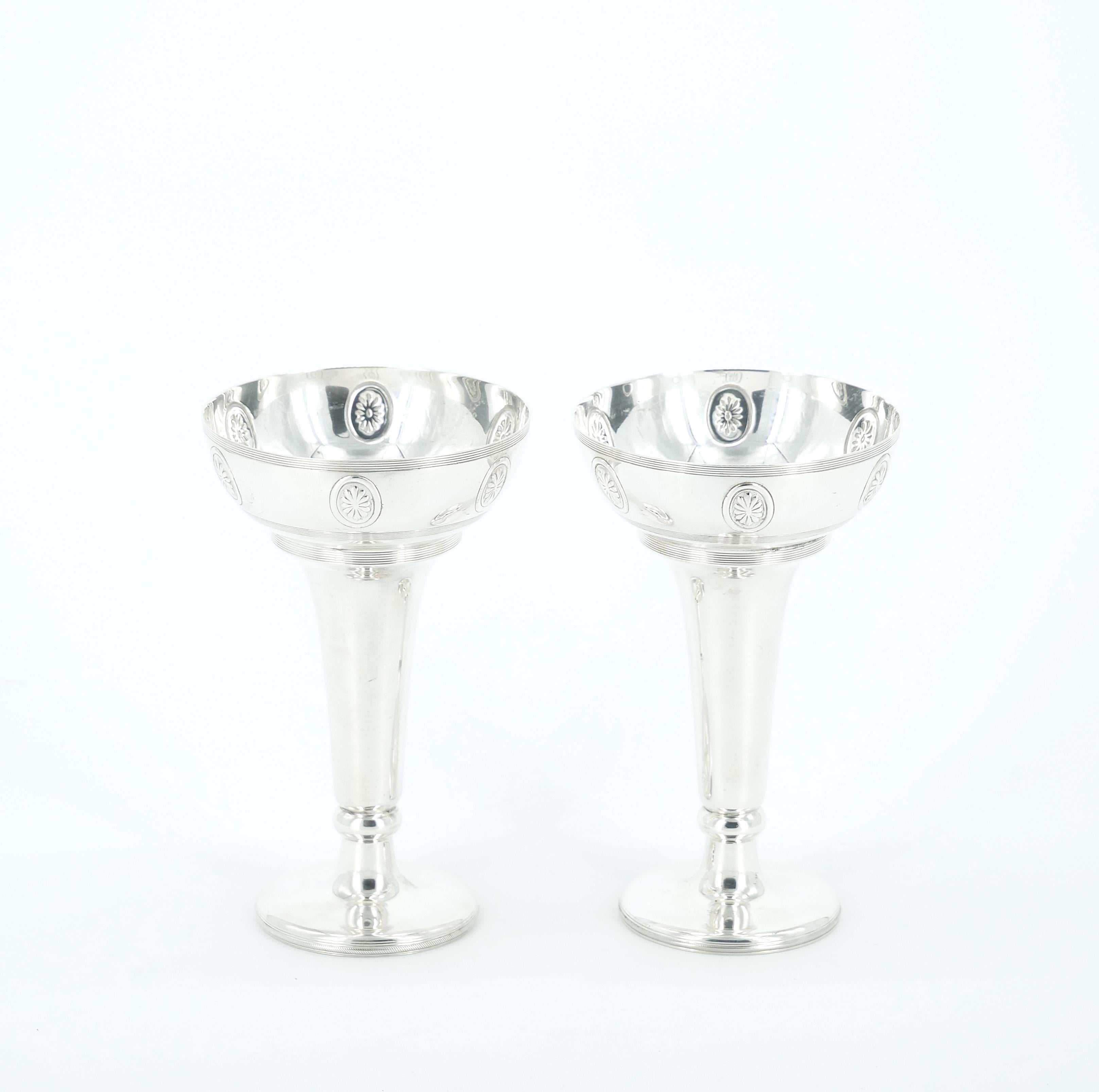 Coppia di vasi decorativi Old English Sheffield placcati in argento in vendita 3