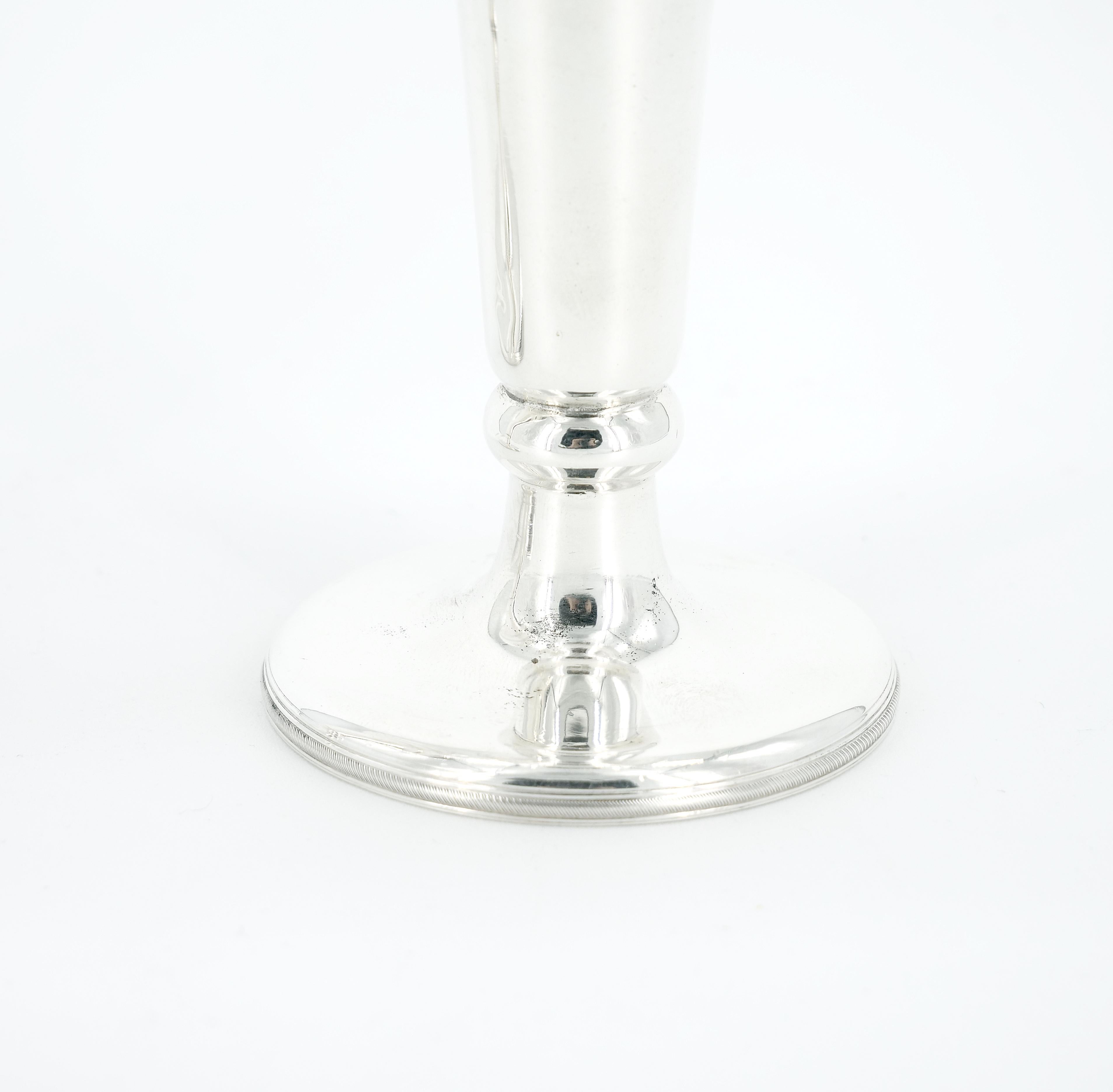 Inciso Coppia di vasi decorativi Old English Sheffield placcati in argento in vendita
