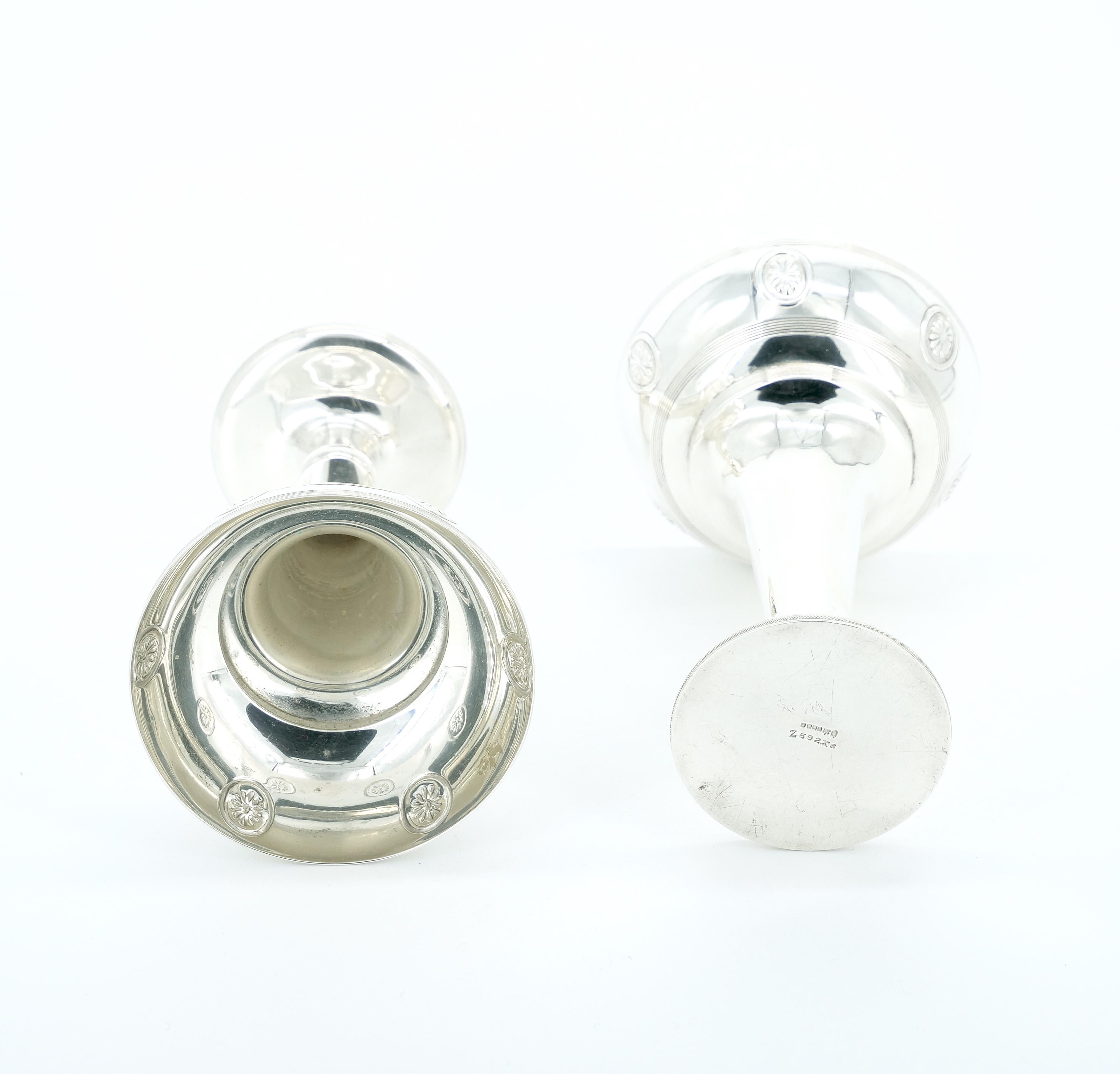 Coppia di vasi decorativi Old English Sheffield placcati in argento in vendita 2
