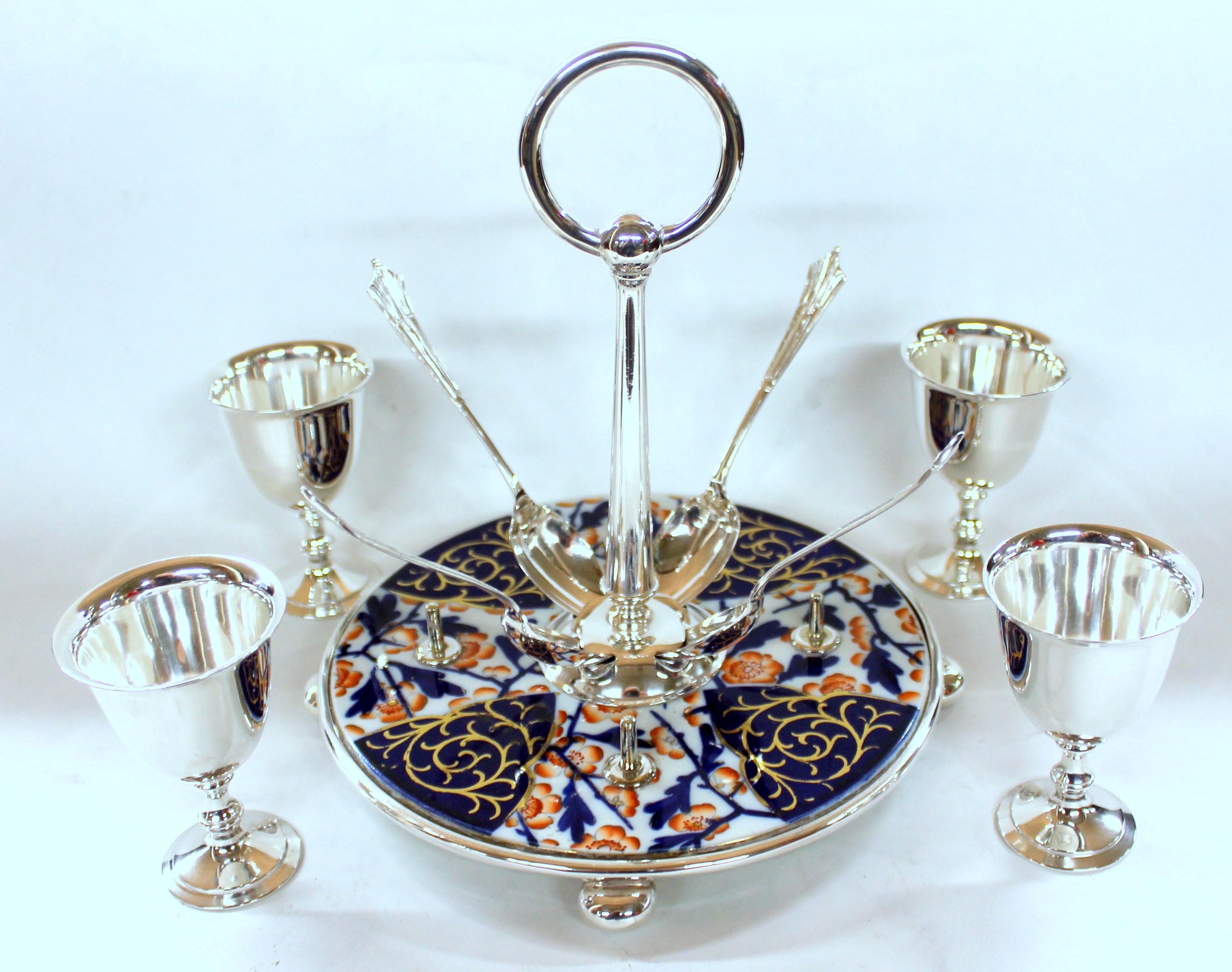 Old English Silver-Plate 4-Cup Egg Cruet with Spoons on Imari Porcelain Base In Good Condition In Charleston, SC