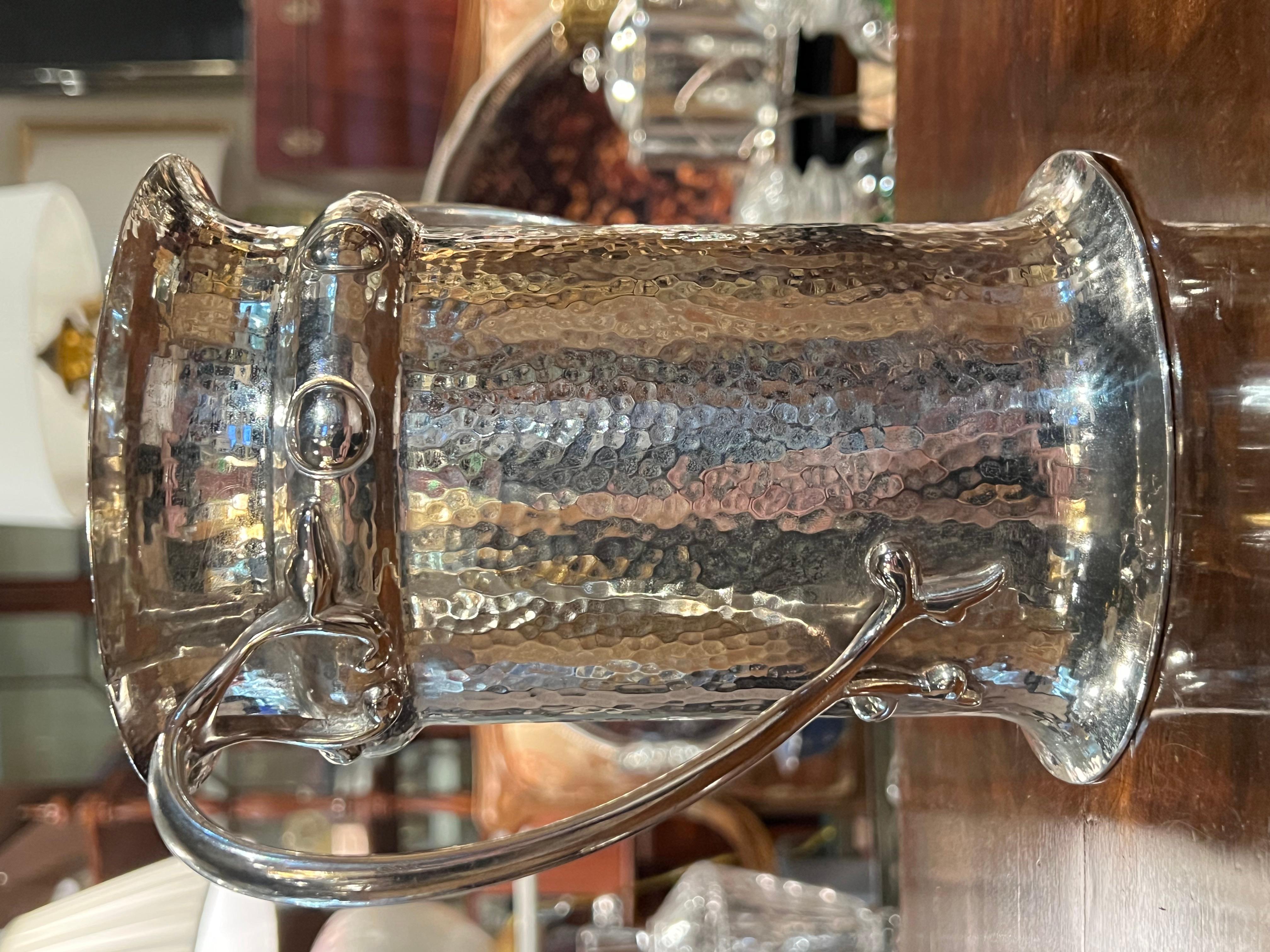 Old English Silver Plate Art Nouveau Style Ice Bucket In Good Condition For Sale In Tarry Town, NY