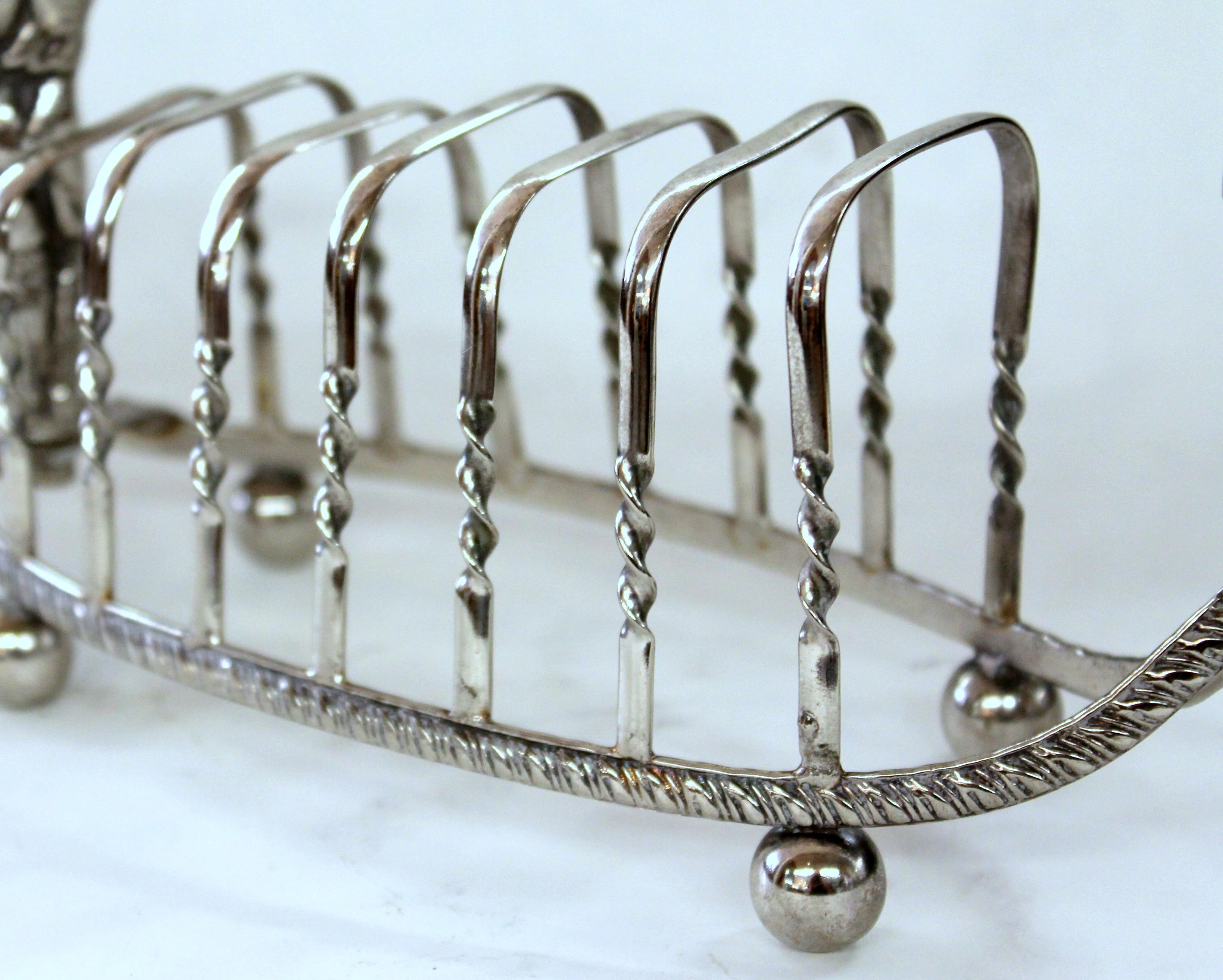 Very rare Old English silver plate gondola shape toast rack with gondolier. 

Please note, re-purpose for letters, napkin holder, guest towels, etc.