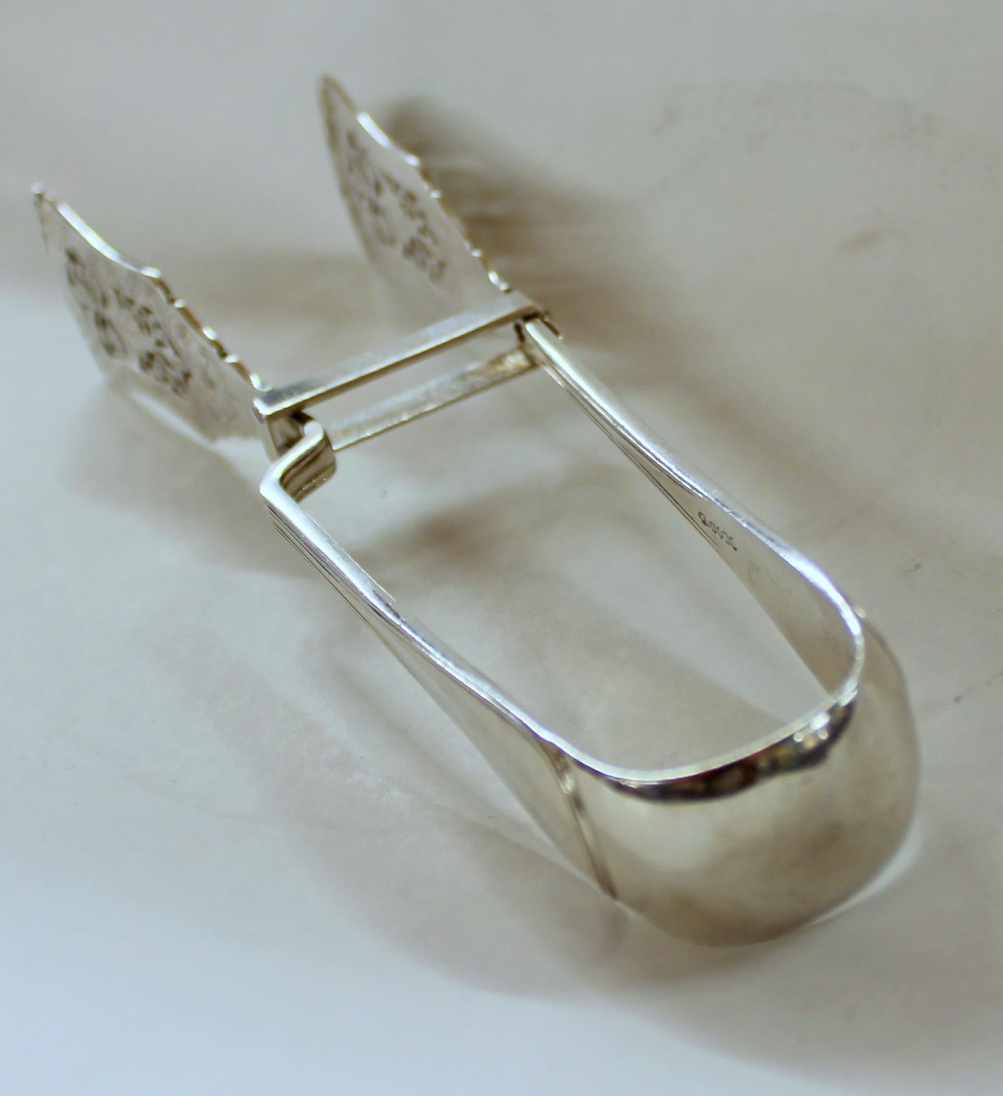Hand-Crafted Old English Silver Plate Hand Engraved and Pierced Asparagus or Sandwich Tongs