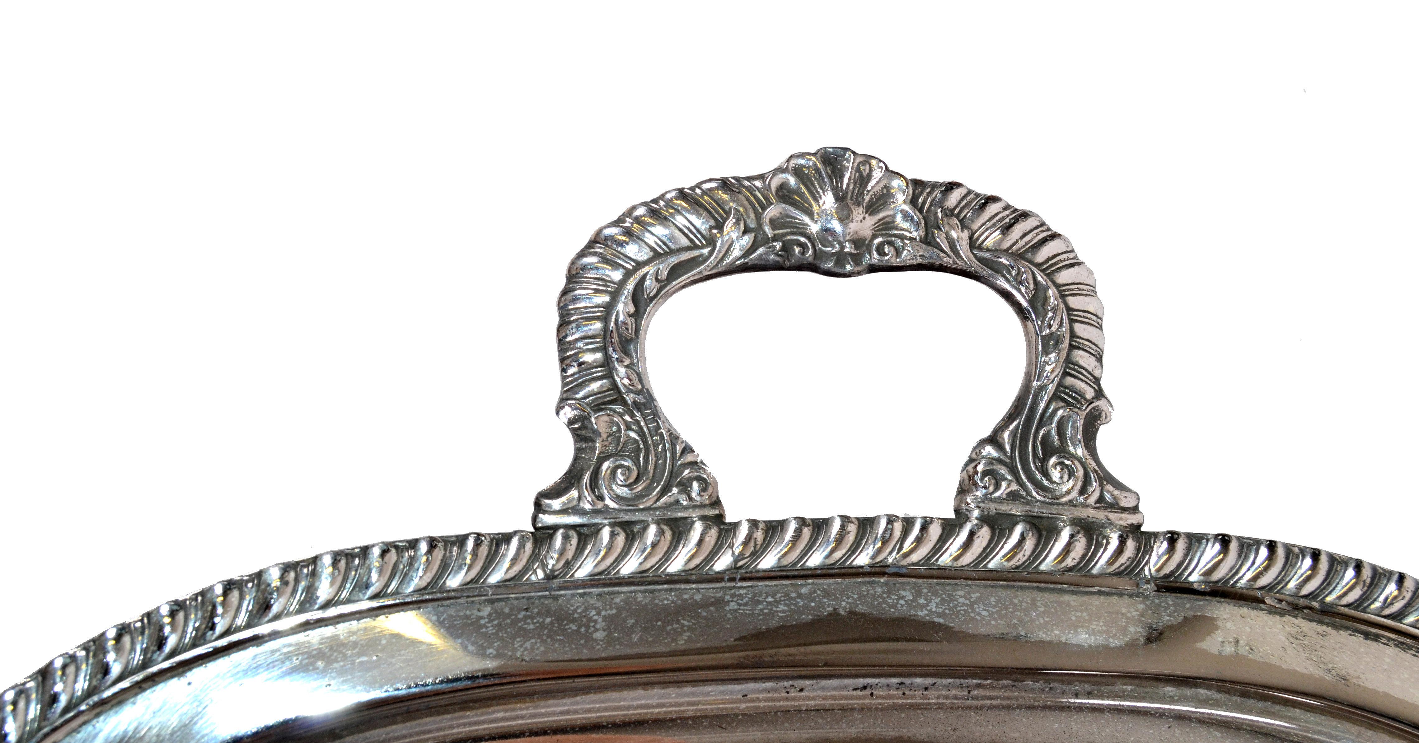 Old English Silver Plate Ornate Rectangular Footed Serving Tray with Handles.  (Geprägt) im Angebot