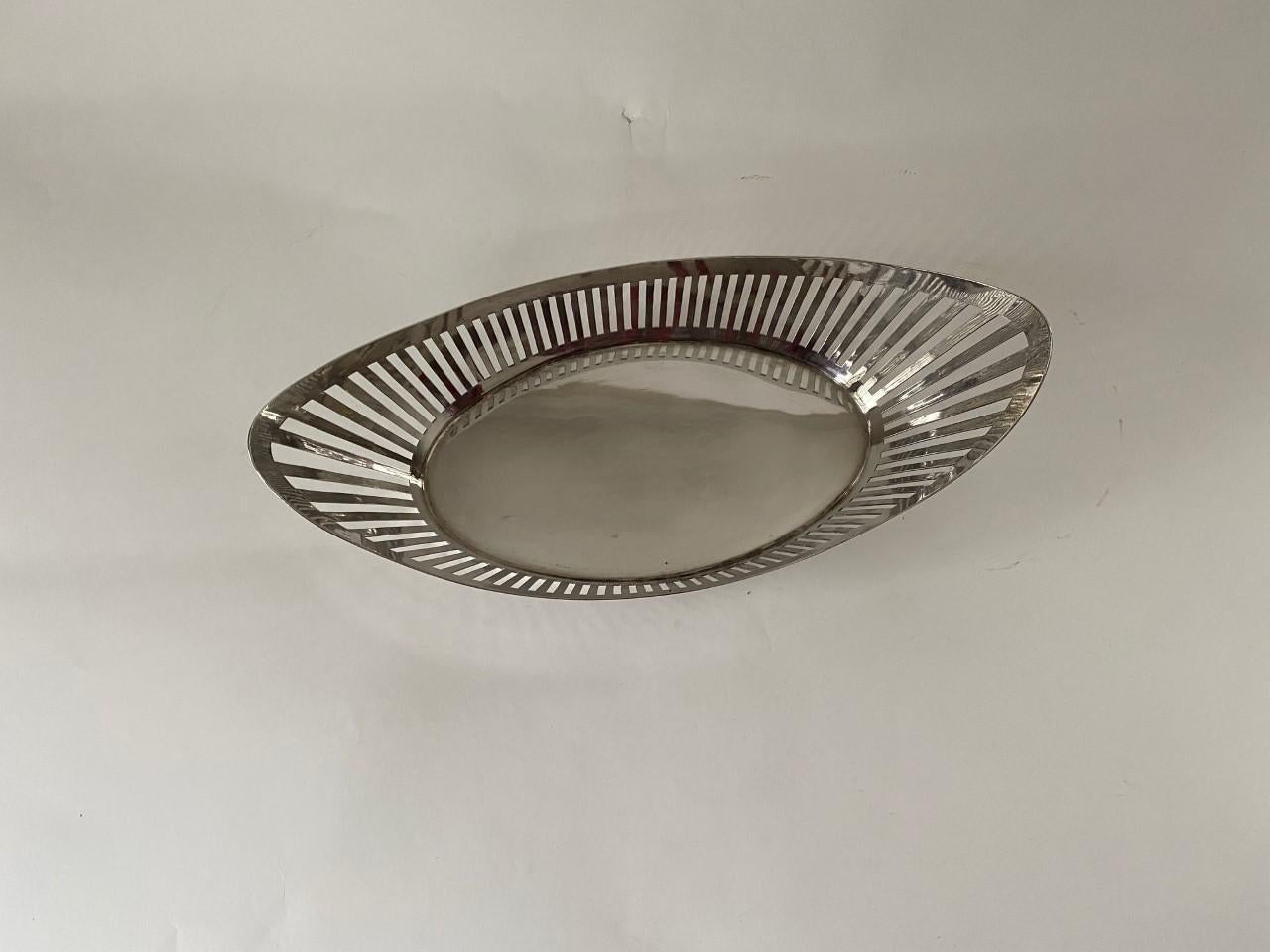20th Century Old English Silver Plate Pieced Bread Basket For Sale