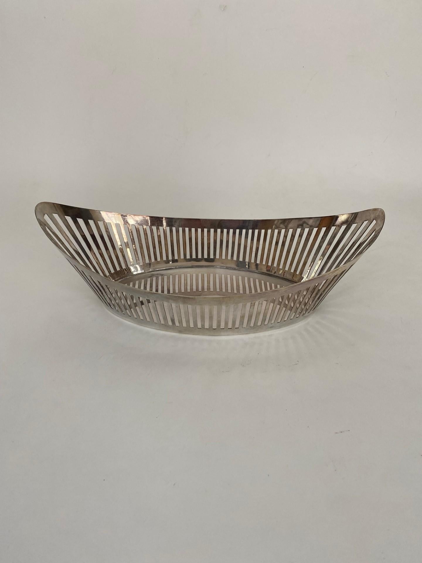Old English Silver Plate Pieced Bread Basket For Sale 1