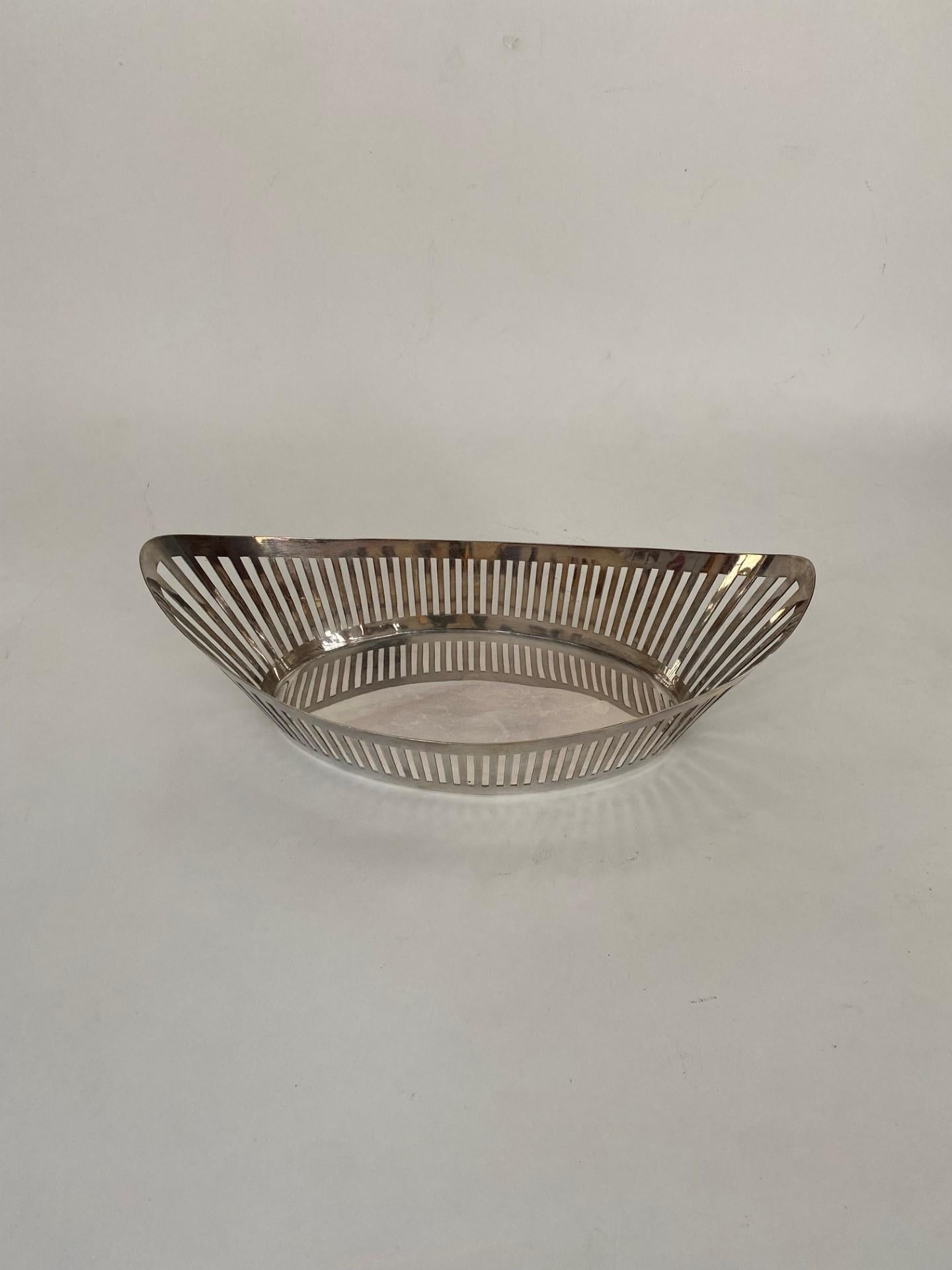 Old English Silver Plate Pieced Bread Basket For Sale 2