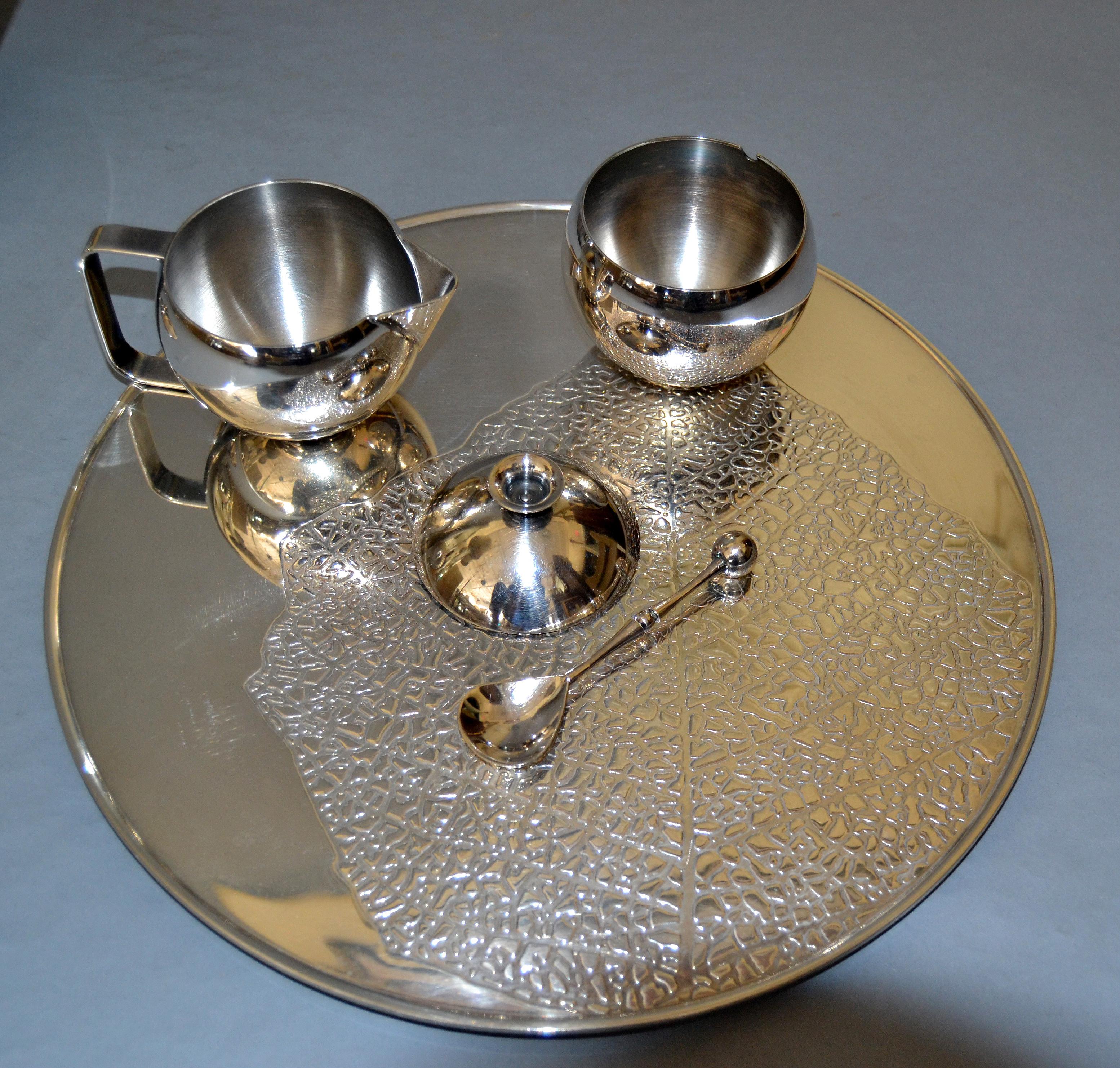 50s Old English Silver Plate Six Pieces Tea Coffee Service on Round Serving Tray en vente 3
