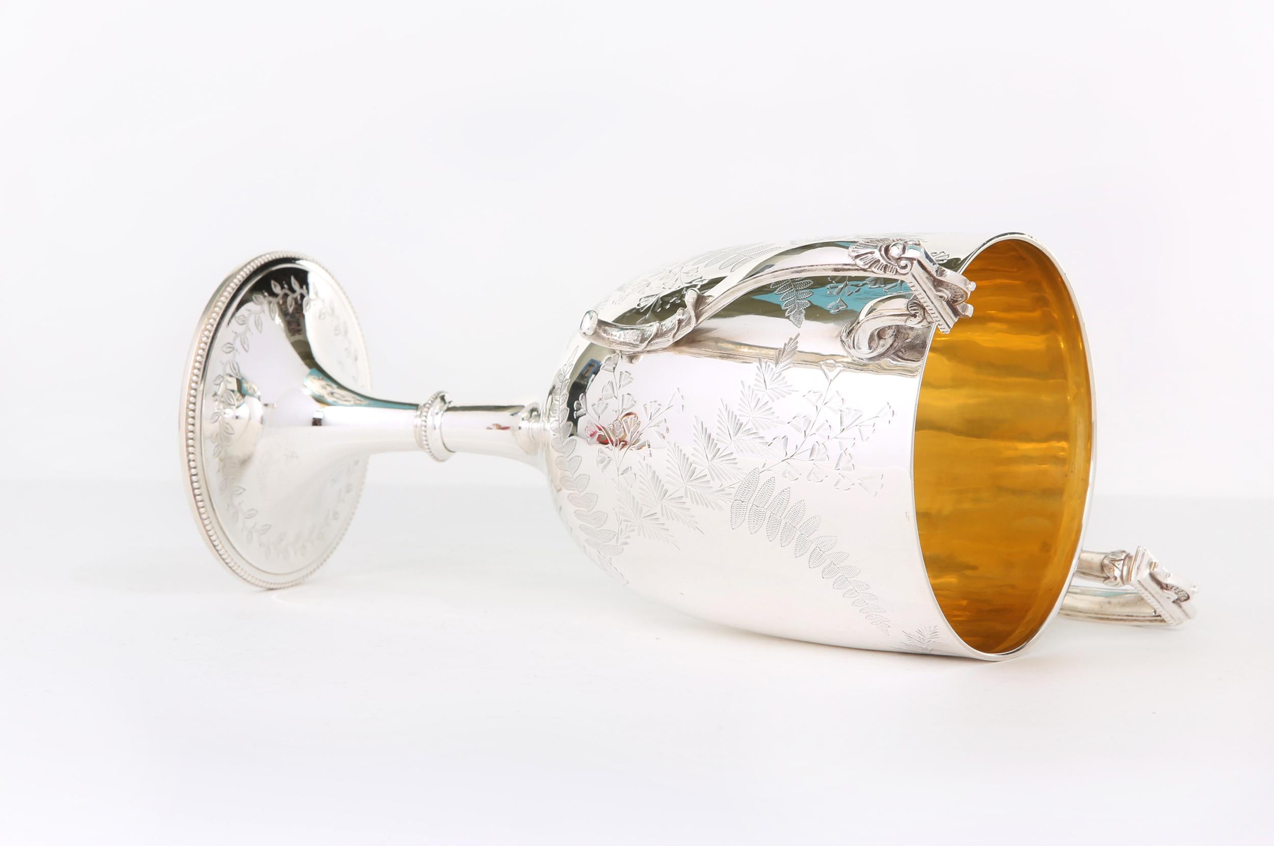 Oro Vaso decorativo inglese antico con manico placcato in argento in vendita