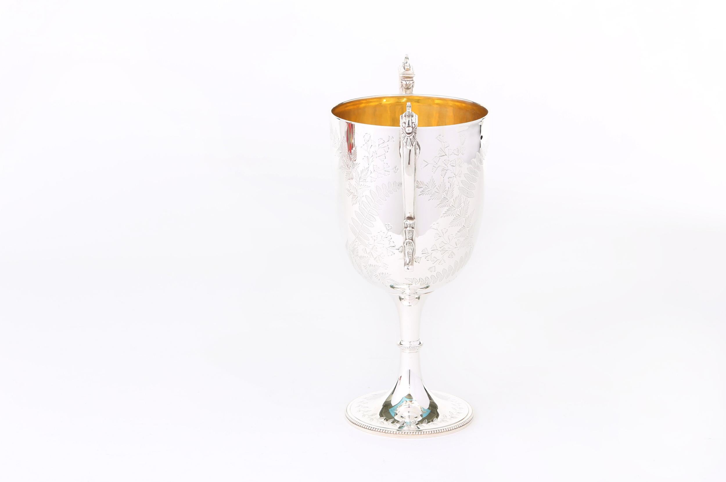 Vaso decorativo inglese antico con manico placcato in argento in vendita 2