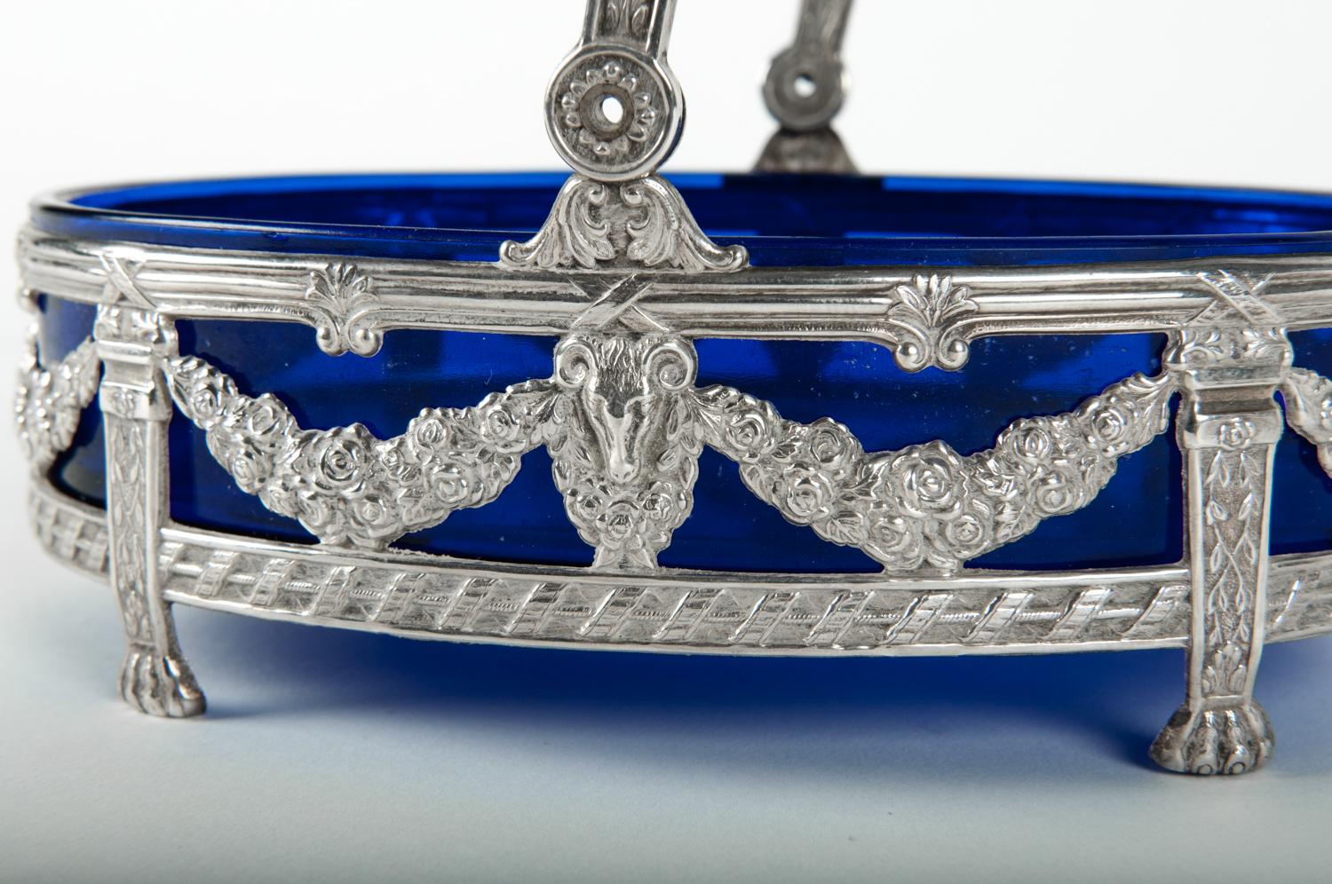 Vajilla de plata de ley inglesa antigua con pie enmarcada en venta 1