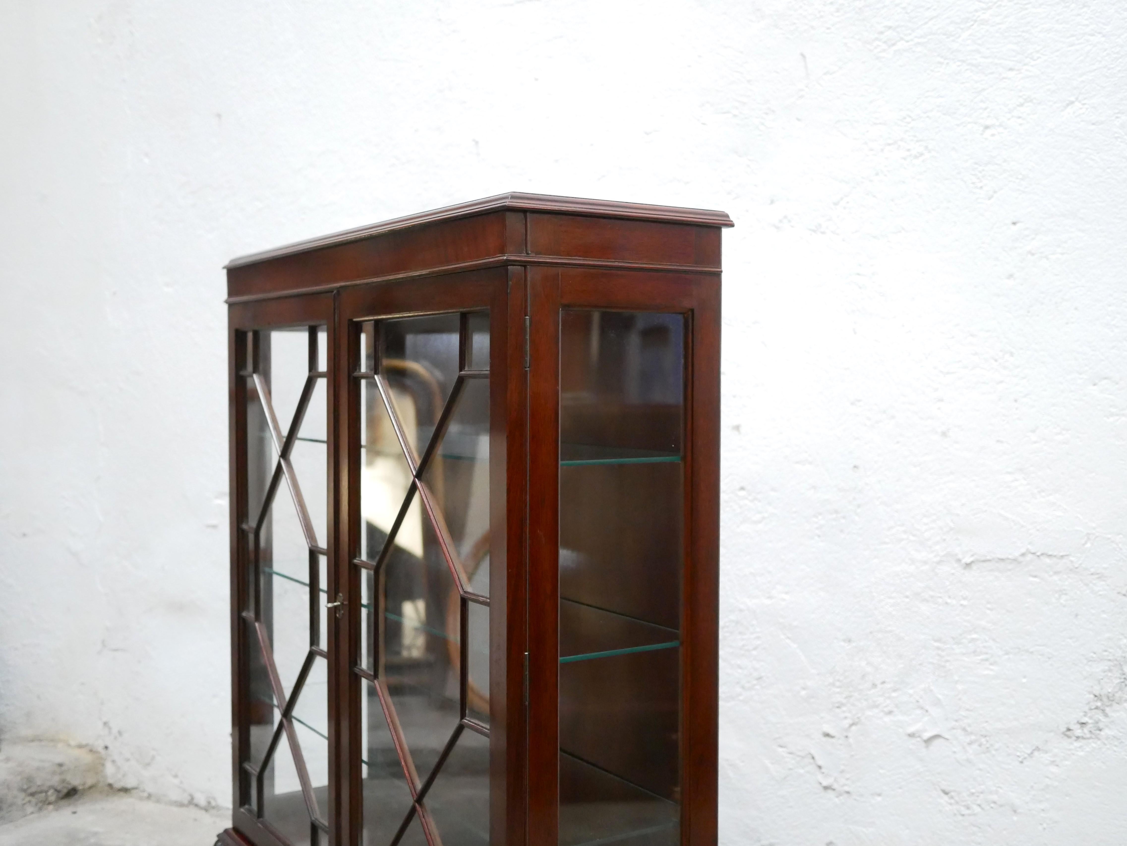 Verre Ancienne vitrine anglaise en bois en vente
