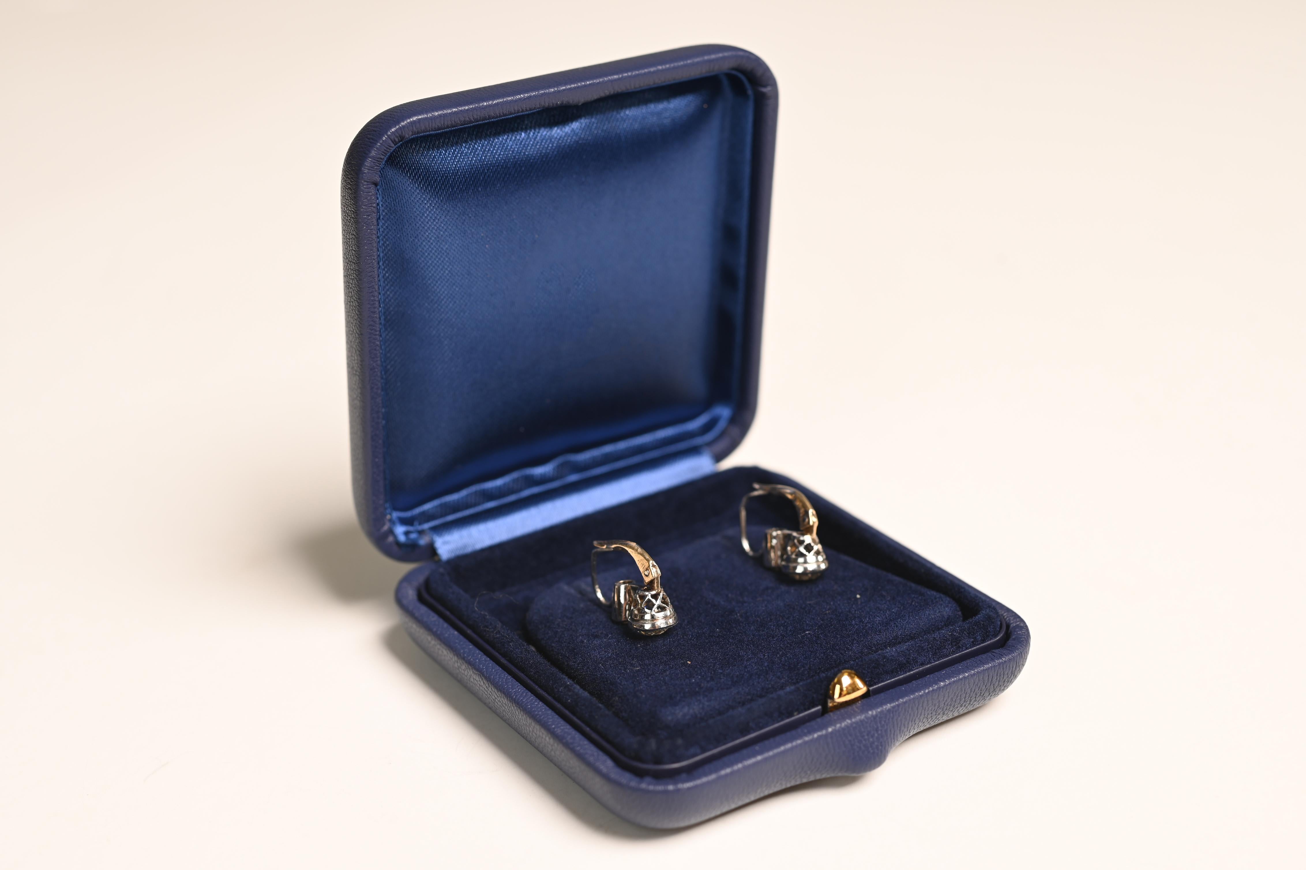 Taille vieille Europe Boucles d'oreilles en or jaune 18 carats, platine et diamant taille européenne ancienne (environ 2,30 carats)