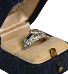 Verlobungsring mit einem 0,85-Karat-Diamanten im alten europäischen Schliff (GIA). Diamant, Saphir, Platin, H, VS1