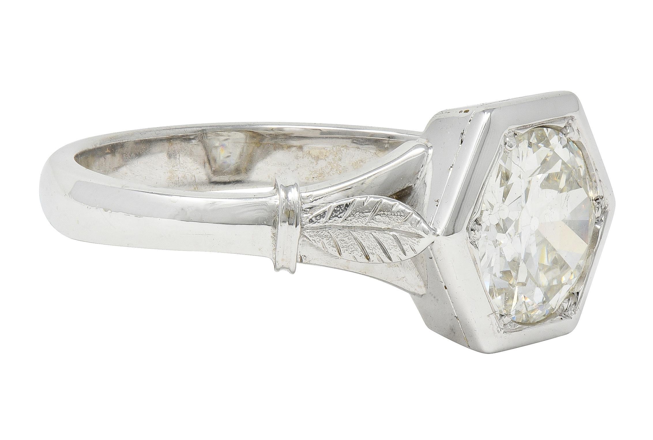 Taille vieille Europe Bague de fiançailles solitaire hexagonale en or 18K avec diamant de taille européenne ancienne en vente