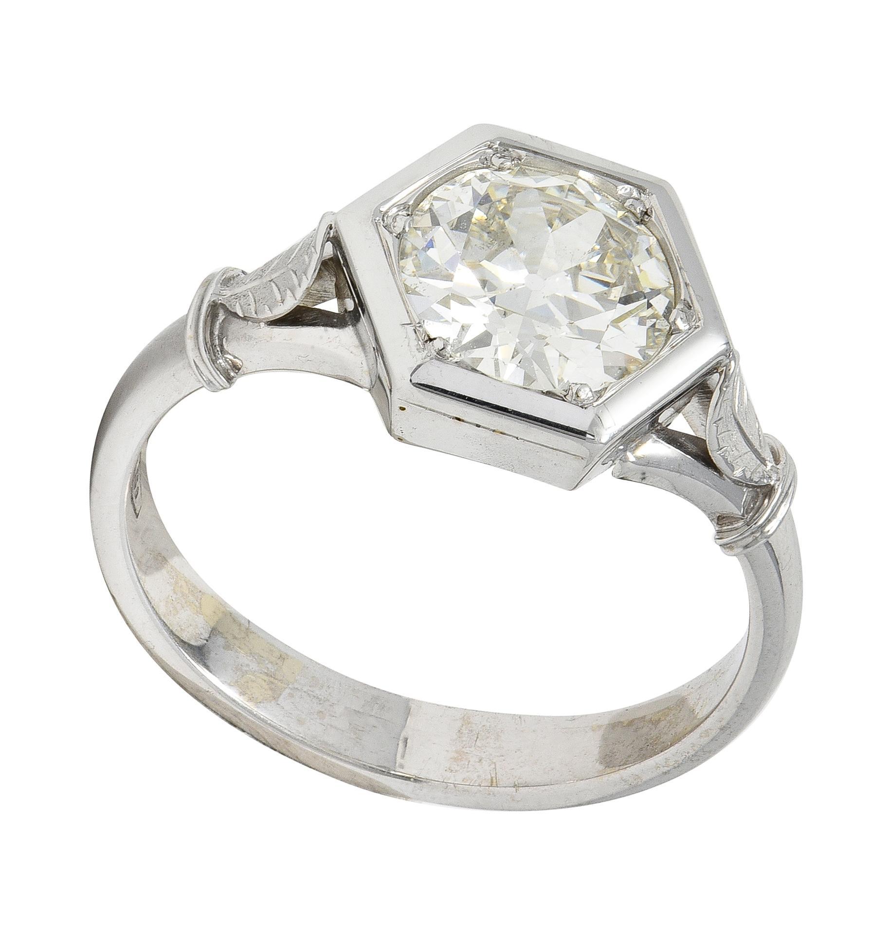 Bague de fiançailles solitaire hexagonale en or 18K avec diamant de taille européenne ancienne en vente 3