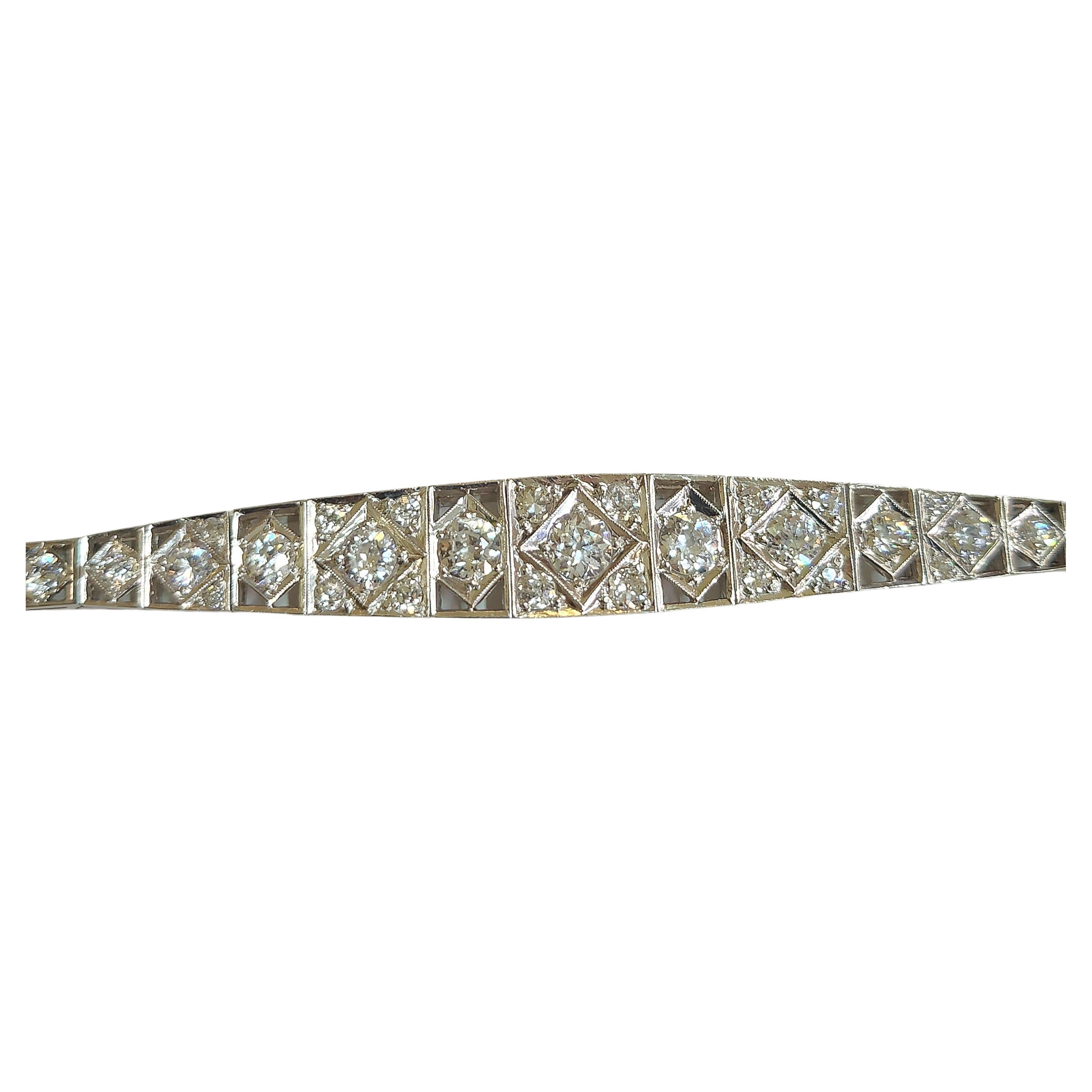Bracelet en platine avec diamant de taille européenne 4 carats Pour femmes en vente