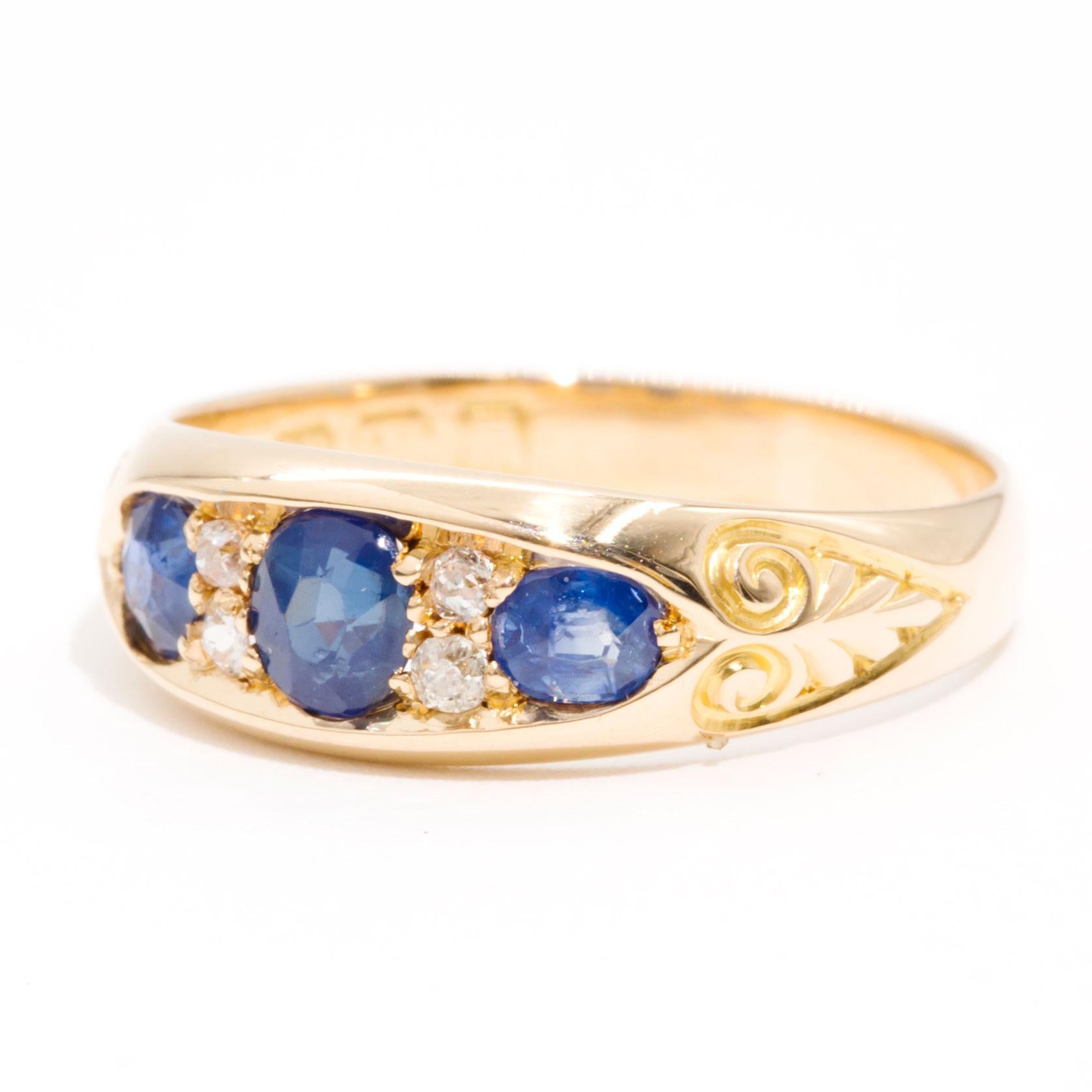 Old European Cut Diamond and Blue Sapphire 18 Carat Yellow Gold Vintage Ring  For Sale 4