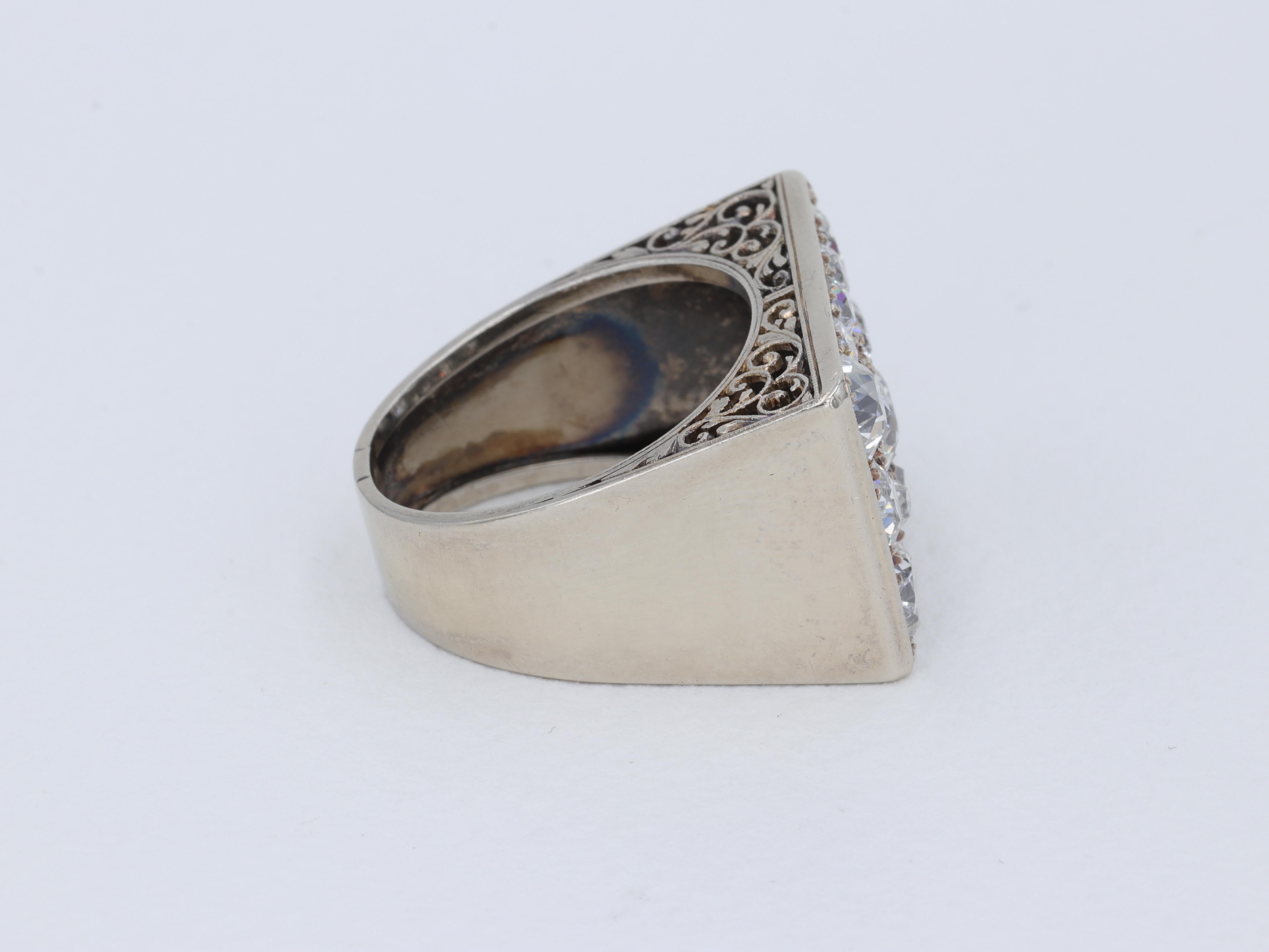 Cluster-Ring aus Weigold und Diamanten im alten europischen Schliff im Zustand „Gut“ im Angebot in Tampa, FL