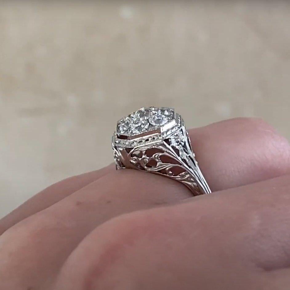 Art déco Bague à grappes de diamants de taille européenne ancienne (environ 0,60 carats), platine en vente