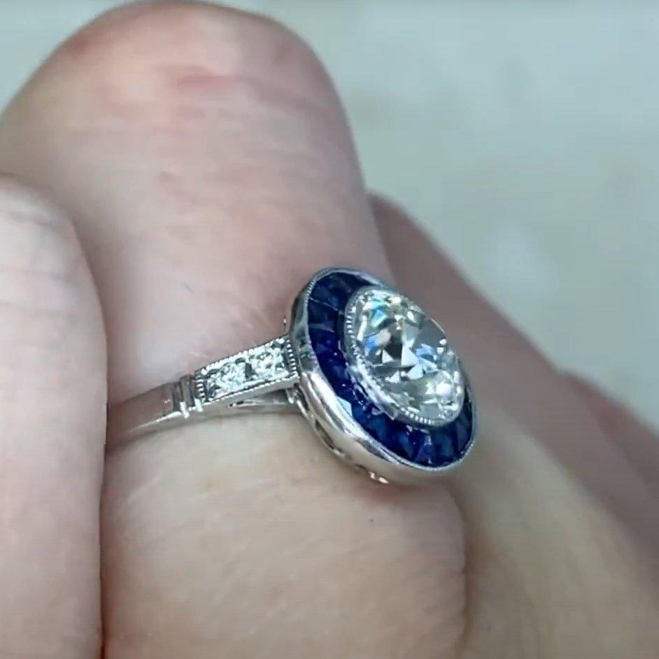 Taille vieille Europe Bague de fiançailles halo en platine avec diamant taille européenne ancienne (environ 1.00 carat) en vente