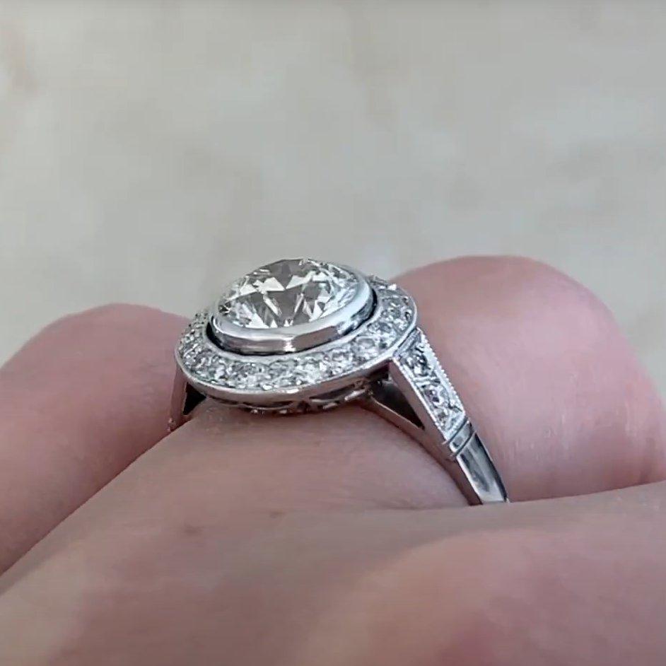 Anello di fidanzamento aureolato con diamante vecchio taglio europeo (circa 1,4 carati), platino In condizioni ottime in vendita a New York, NY