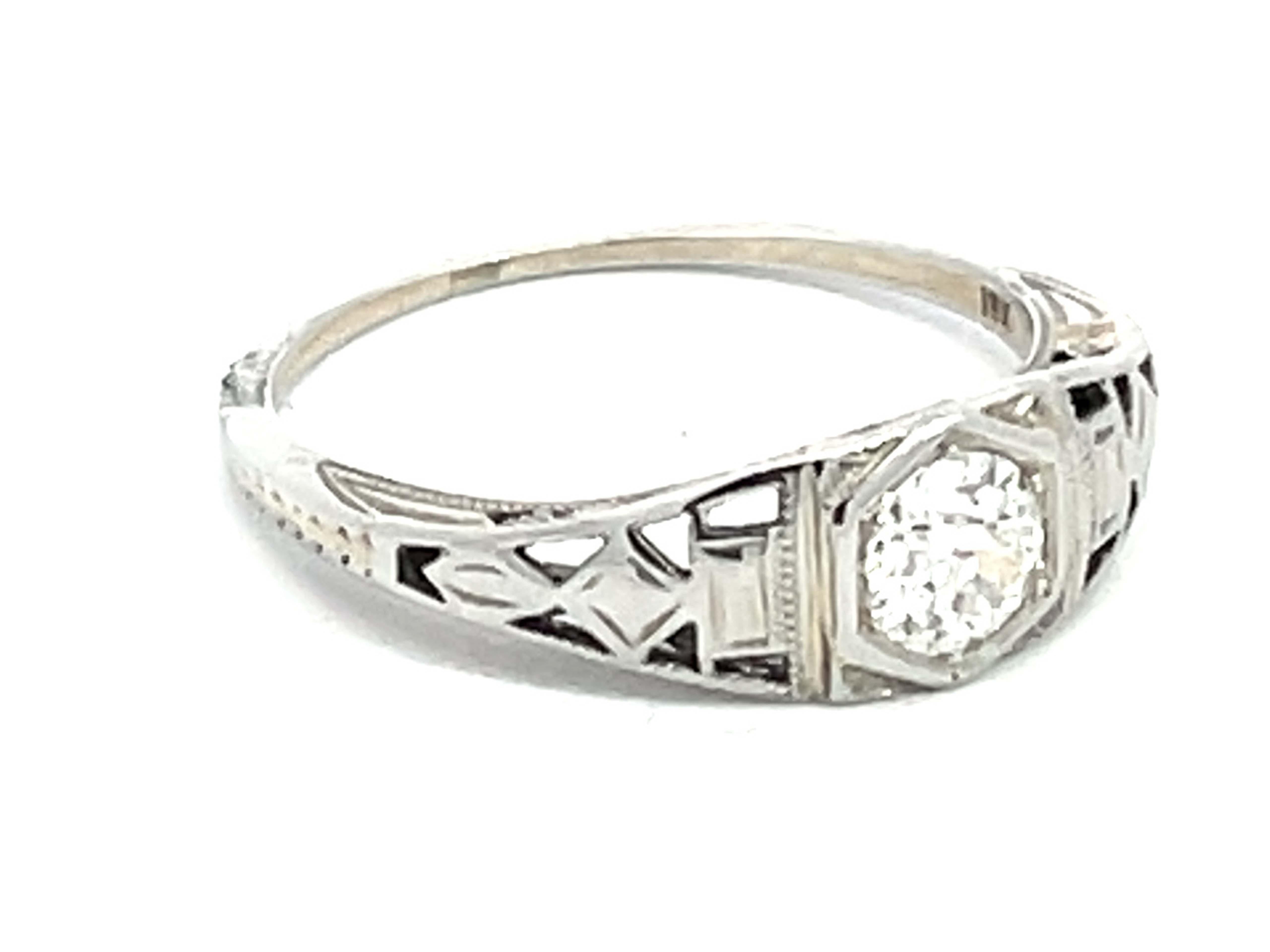 Old European Cut Diamond Art Deco Ring in 18k White Gold In Excellent Condition For Sale In Honolulu, HI