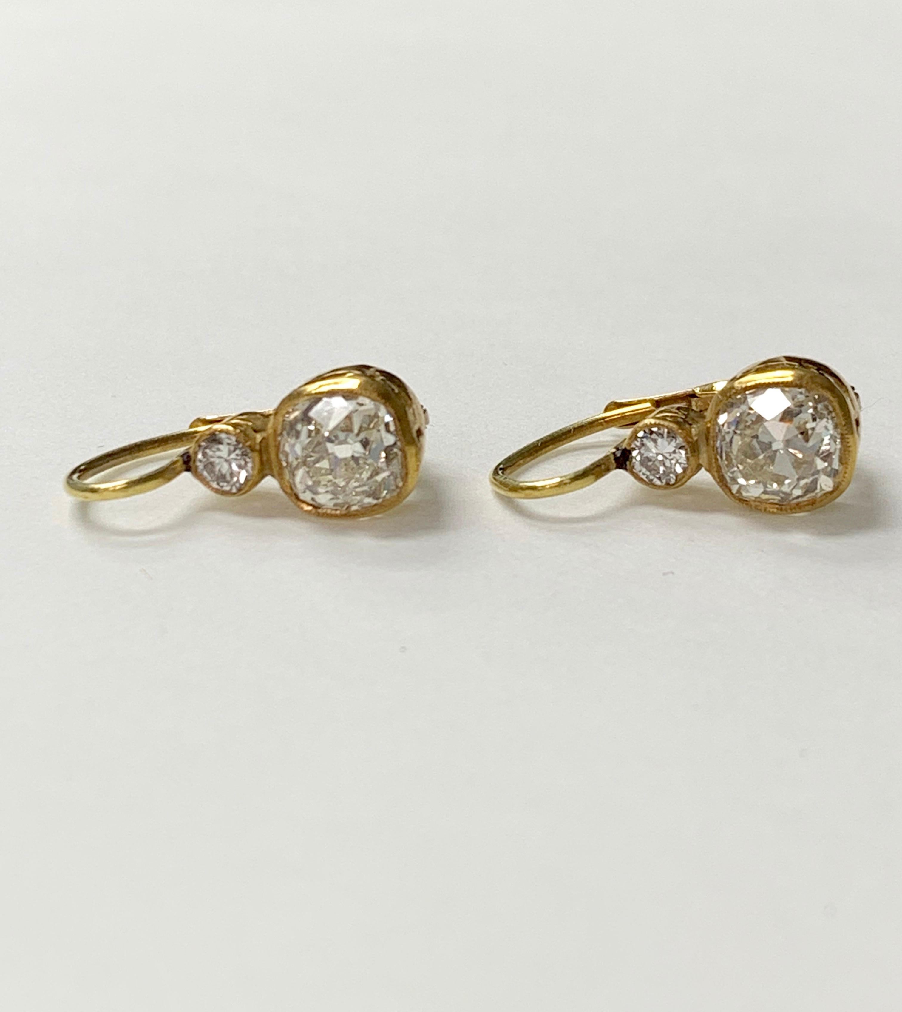 Women's Old Mine Cut Diamond Dangle Earrings in 18 Karat Yellow Gold
