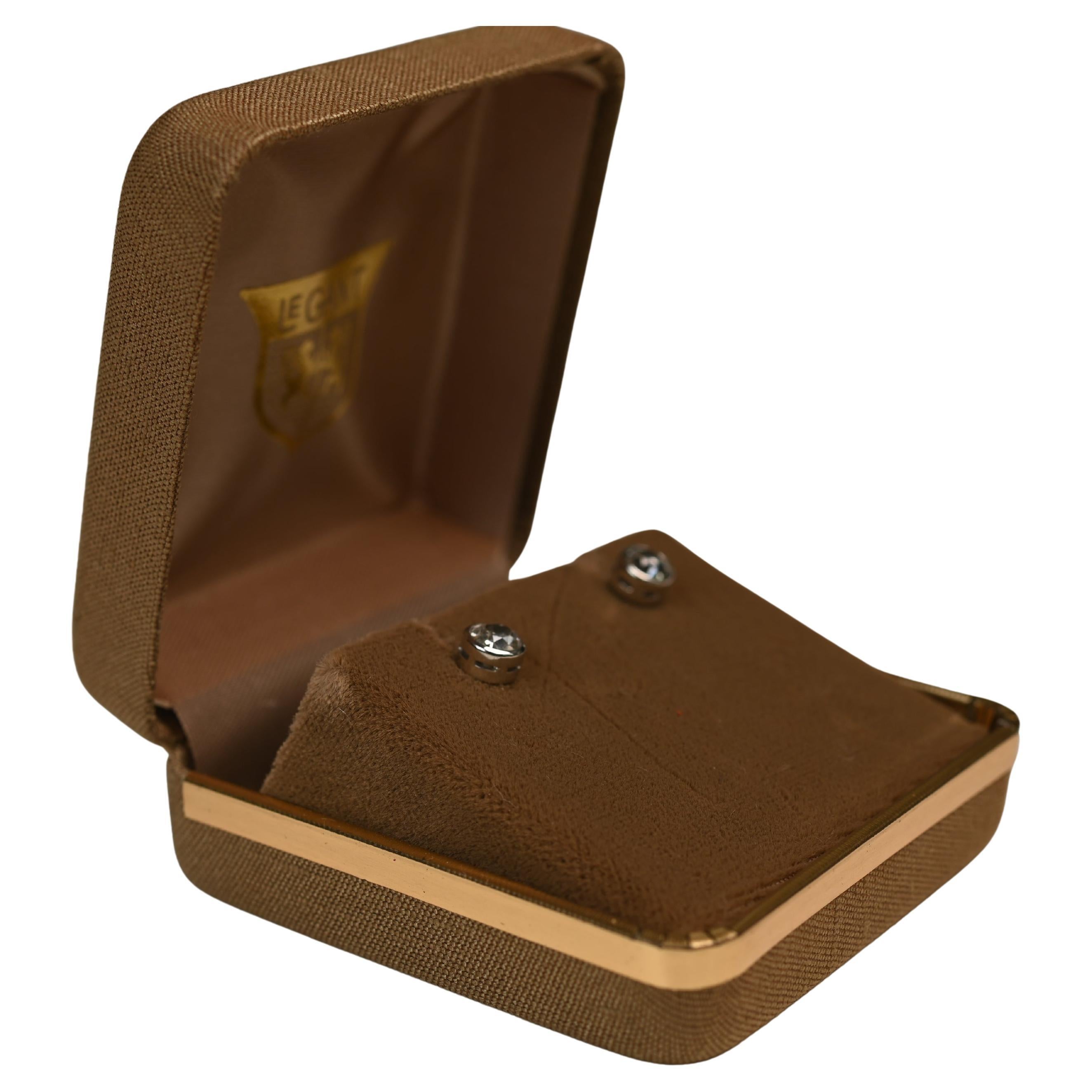 Boucles d
oreilles composées de diamants anciens de taille européenne (environ 0,4 carats), platine