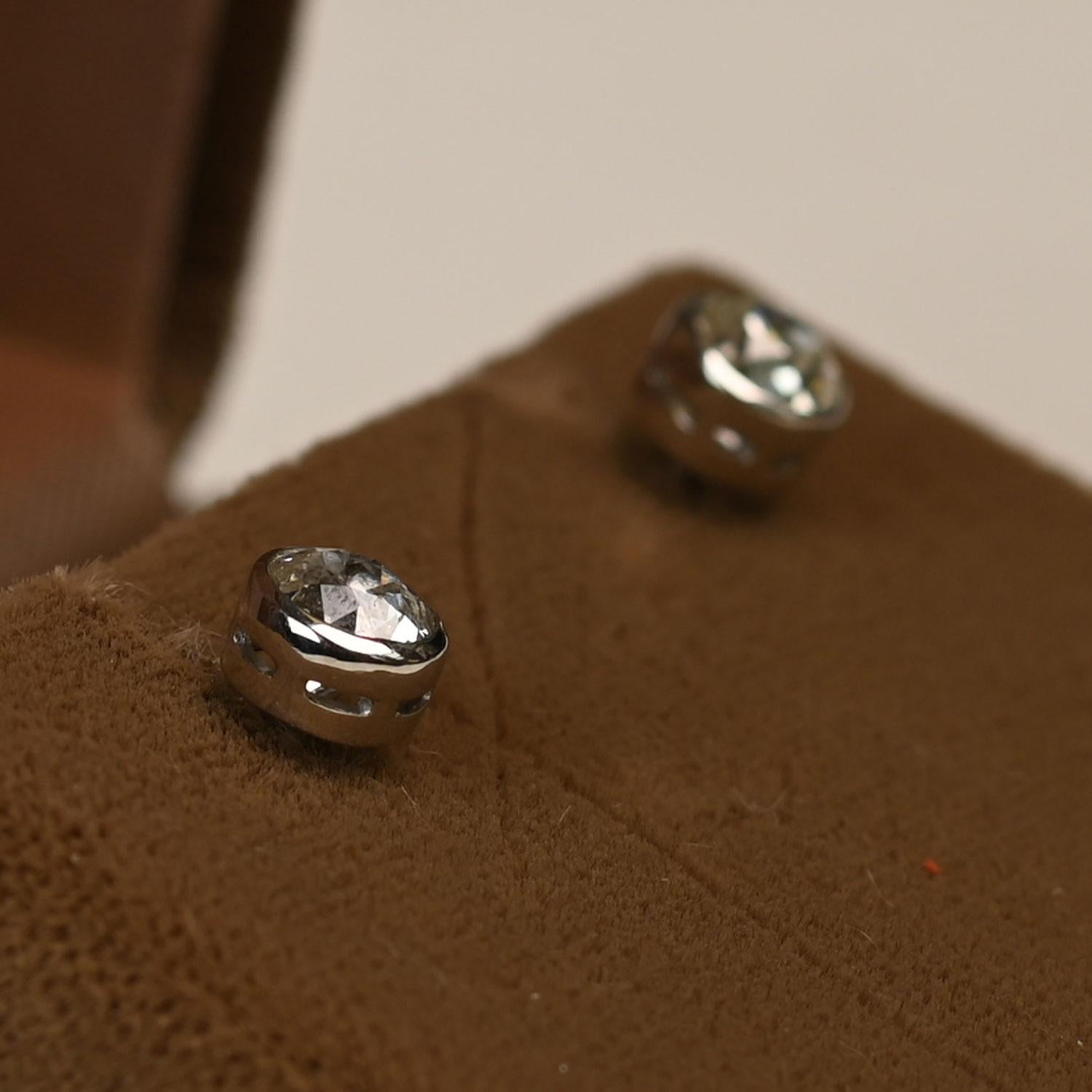 Art déco Boucles d'oreilles en diamant taille européenne (environ 0,4 carats), platine en vente