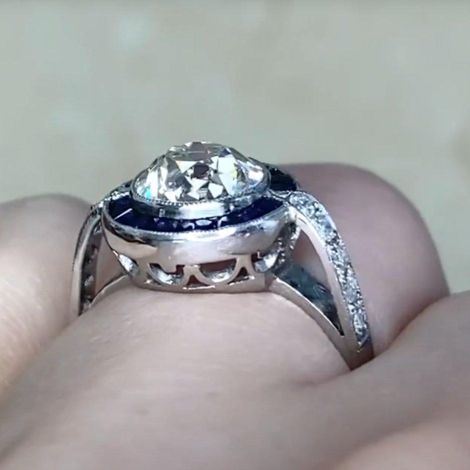 Verlobungs-Cluster-Ring aus Platin mit Diamant im alteuropäischen Schliff ( ca. 1.80-karätigem Diamantschliff) im Zustand „Hervorragend“ im Angebot in New York, NY
