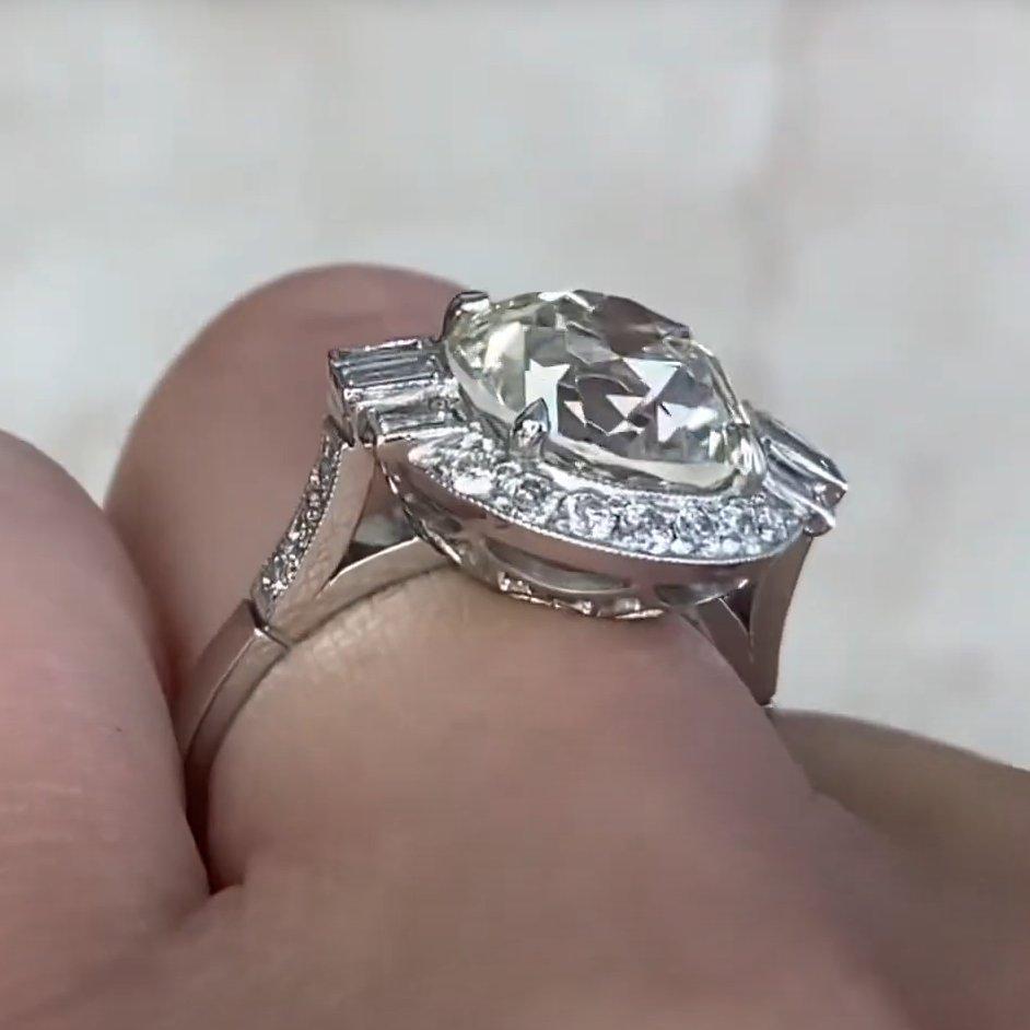 Verlobungs-Cluster-Ring aus Platin mit Diamant im alteuropäischen Schliff ( ca. 3,8-karätigem Diamantschliff) im Zustand „Hervorragend“ im Angebot in New York, NY