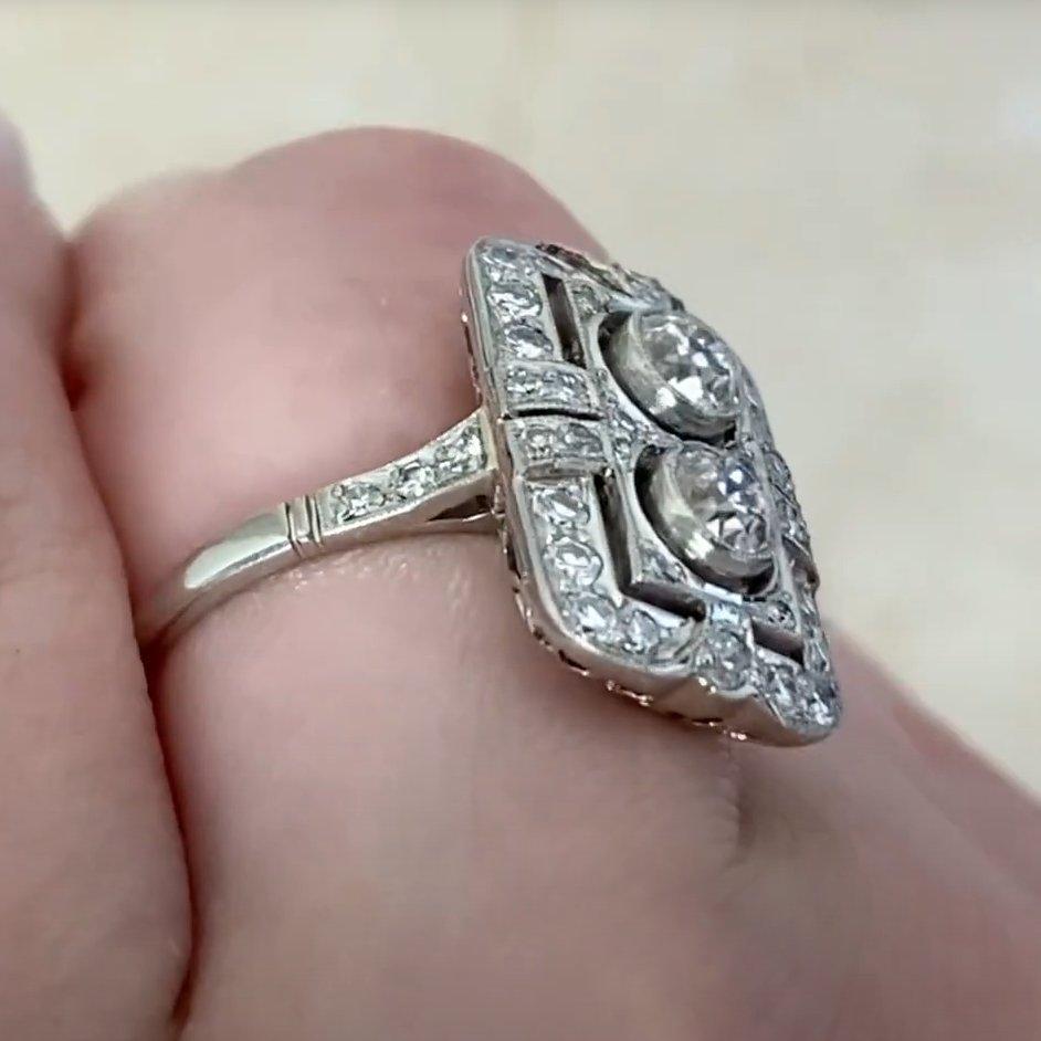 Verlobungsring mit Diamant-Halo im alteuropäischen Schliff ( ca. 0.4 Karat), Platin (Alteuropäischer Schliff) im Angebot