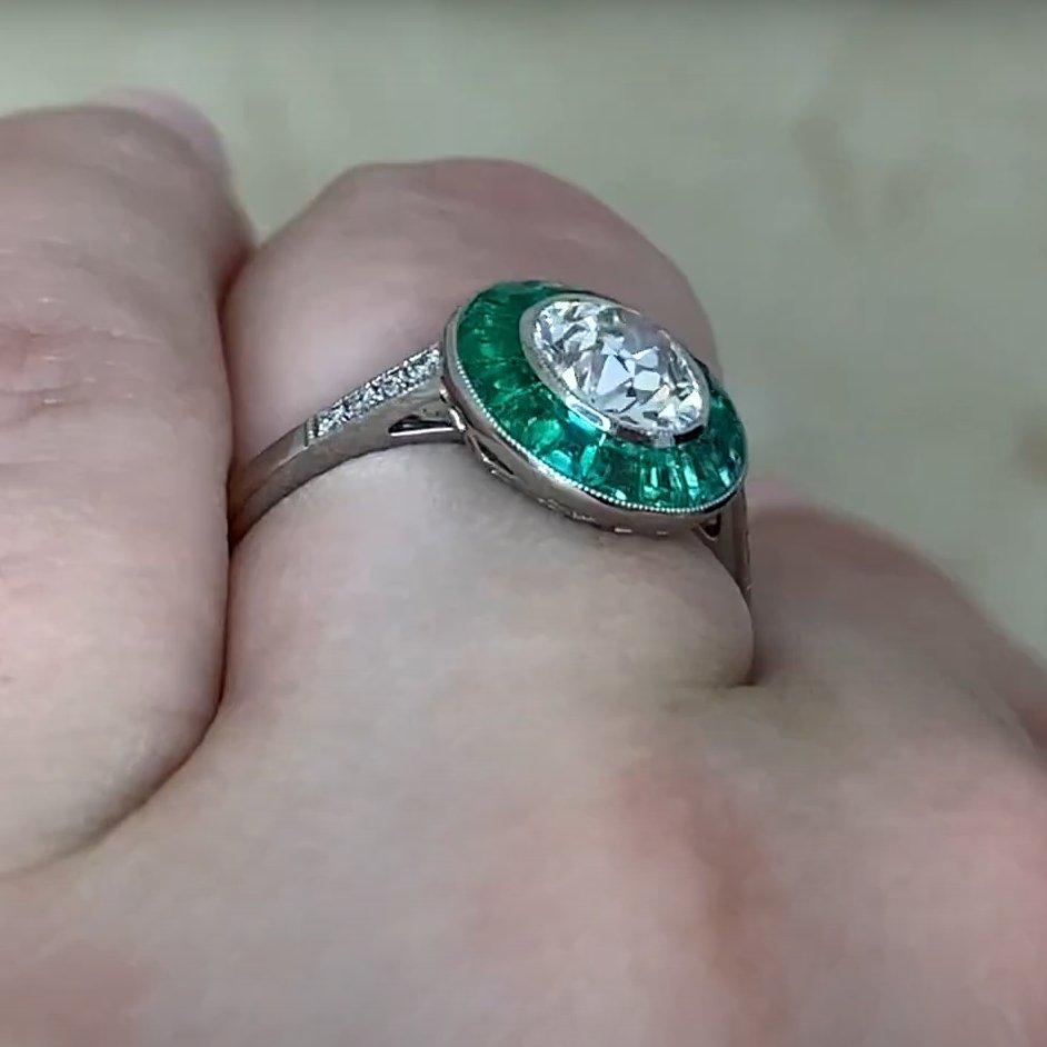 Taille émeraude Bague de fiançailles avec halo en diamant de taille européenne (GIA Approx. 1.00-Carats) en vente