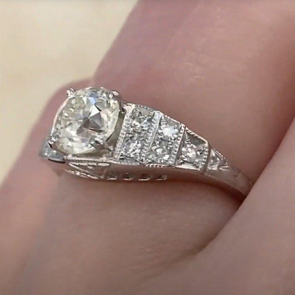 Bague de fiançailles en platine avec diamant taille européenne ancienne (environ 0.80 carats) Unisexe en vente