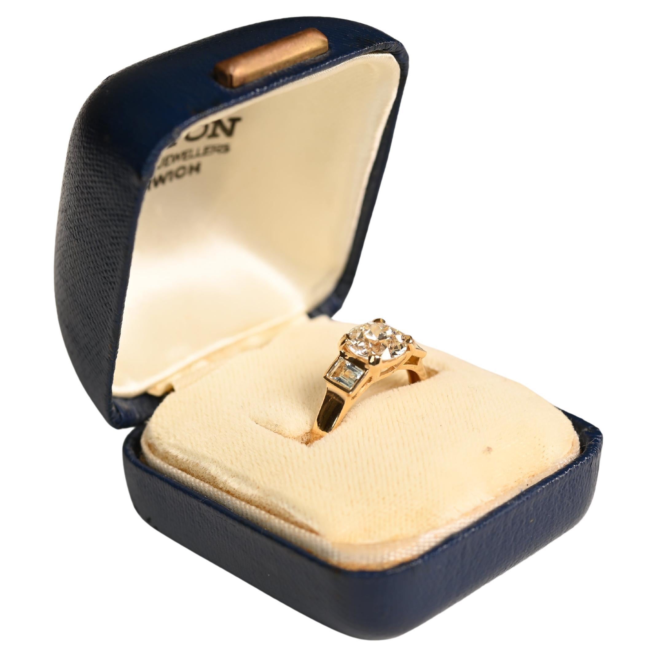 Bague de fiançailles avec diamant de taille européenne (environ 1,50 carat) en or jaune 18K en vente