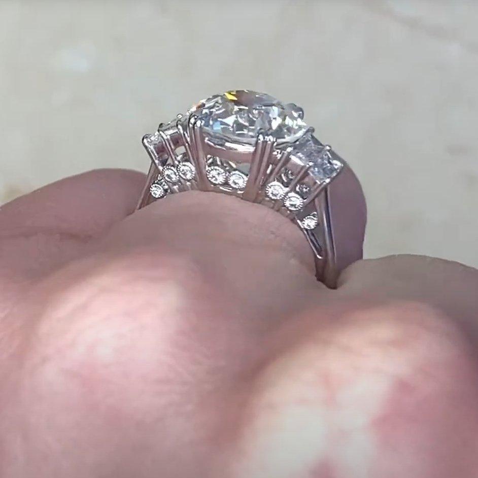 Anillo de compromiso de diamantes talla europea antigua (GIA aprox. 4.20 quilates), platino en Excelente estado para la venta en New York, NY