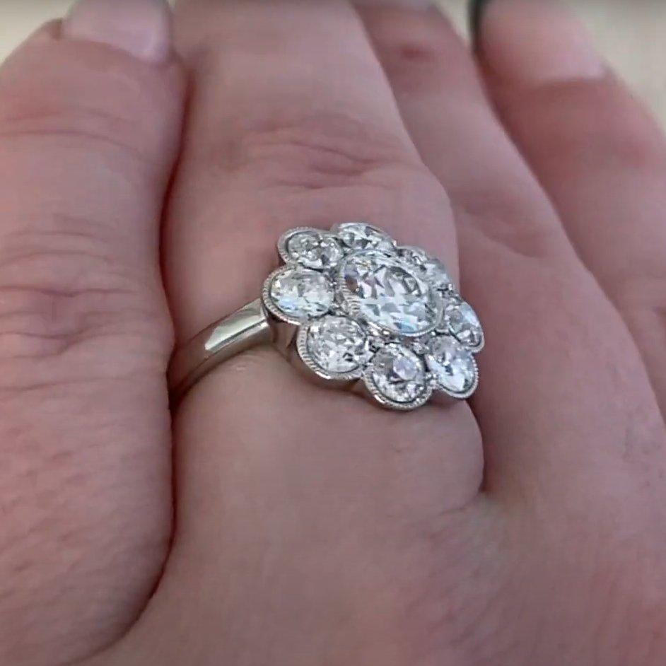 Taille vieille Europe Bague de fiançailles avec halo de diamants de taille européenne (GIA approx. 0,70 carats) Platine en vente