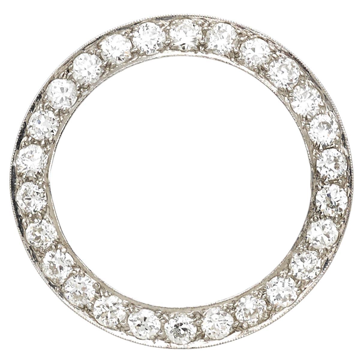 Broche cercle en platine avec diamant de taille européenne