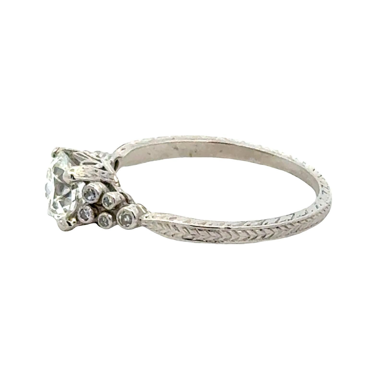 Alter europäischer Diamant Platin Vintage Verlobungsring im Zustand „Hervorragend“ im Angebot in Boca Raton, FL