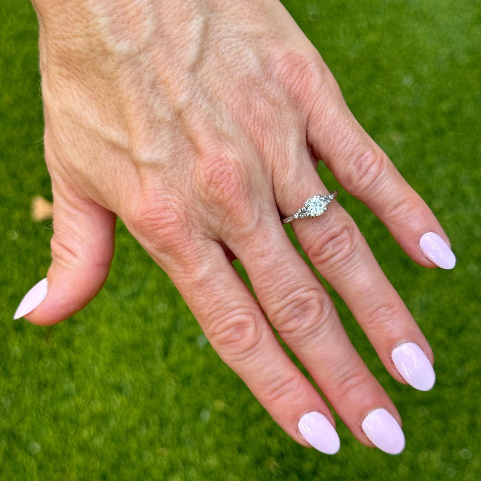 Alter europäischer Diamant Platin Vintage Verlobungsring Damen im Angebot