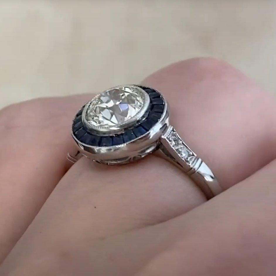 Bague halo de diamants et saphirs de taille européenne ancienne (environ 1,20 carat), platine Excellent état - En vente à New York, NY