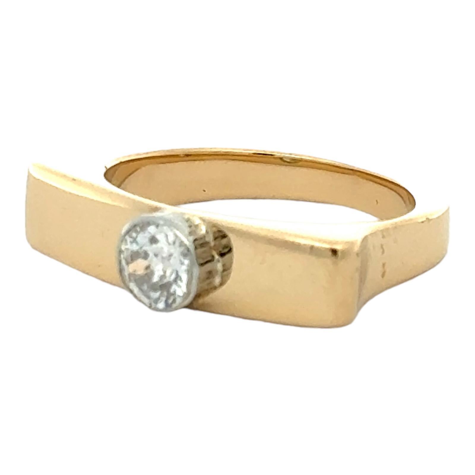 Women's Old European Cut Diamond Solitaire 18 Karat Yellow Gold Vintage Band Ring For Sale