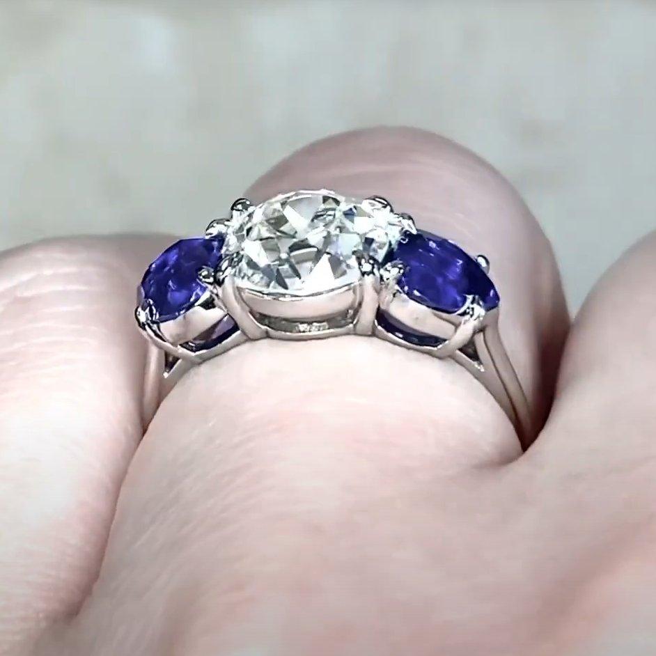 Dreisteiniger Diamantring mit alteuropäischem Schliff ( ca. 2,00 Karat), Platin im Zustand „Hervorragend“ im Angebot in New York, NY